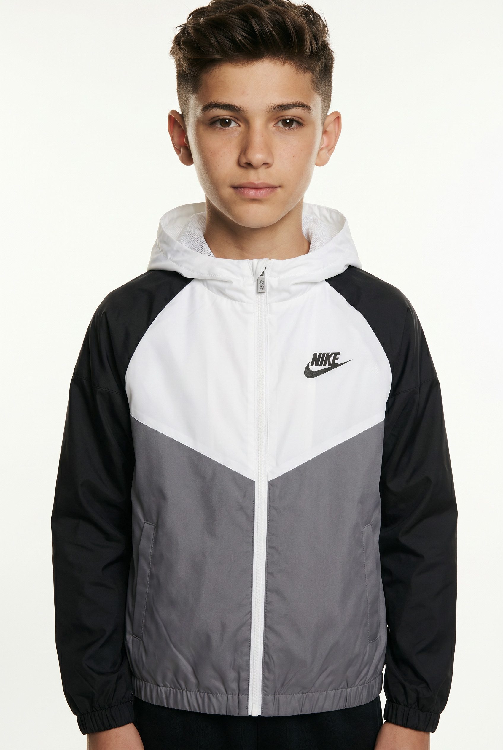 Nike Sportswear Windbreaker NKN NIKE NEW CHEVRON WINDRUNNE für Kinder, leichtes Material, funktionales Design