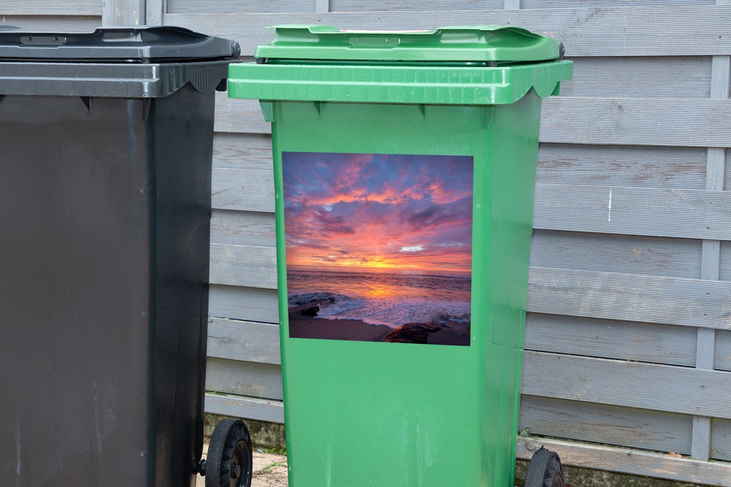MuchoWow Wandsticker Strand - Meer Mülltonne, St), (1 Container, Sticker, Mülleimer-aufkleber, - Abfalbehälter Sonnenuntergang