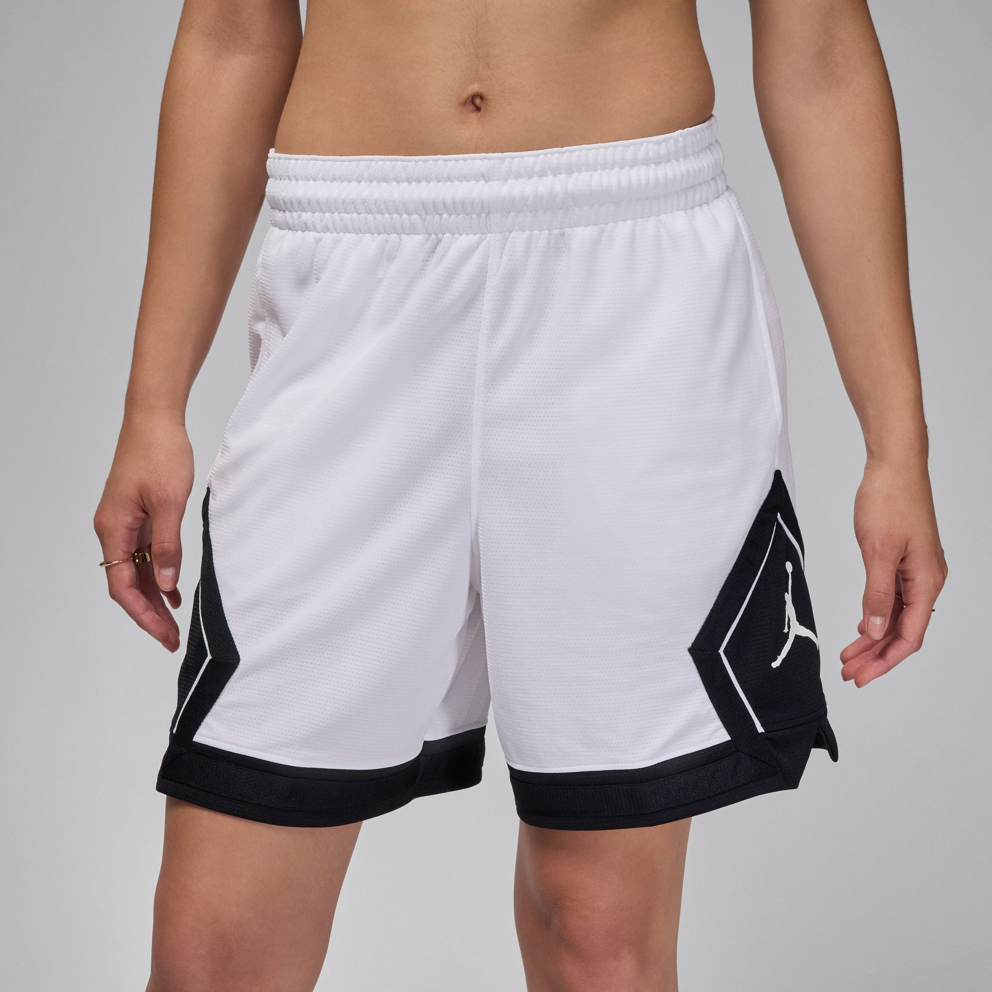 Jordan Trainingsshorts Jordan Sport Women's 4" Diamond Shorts atmungsaktives Mesh, schweißableitende Technologie