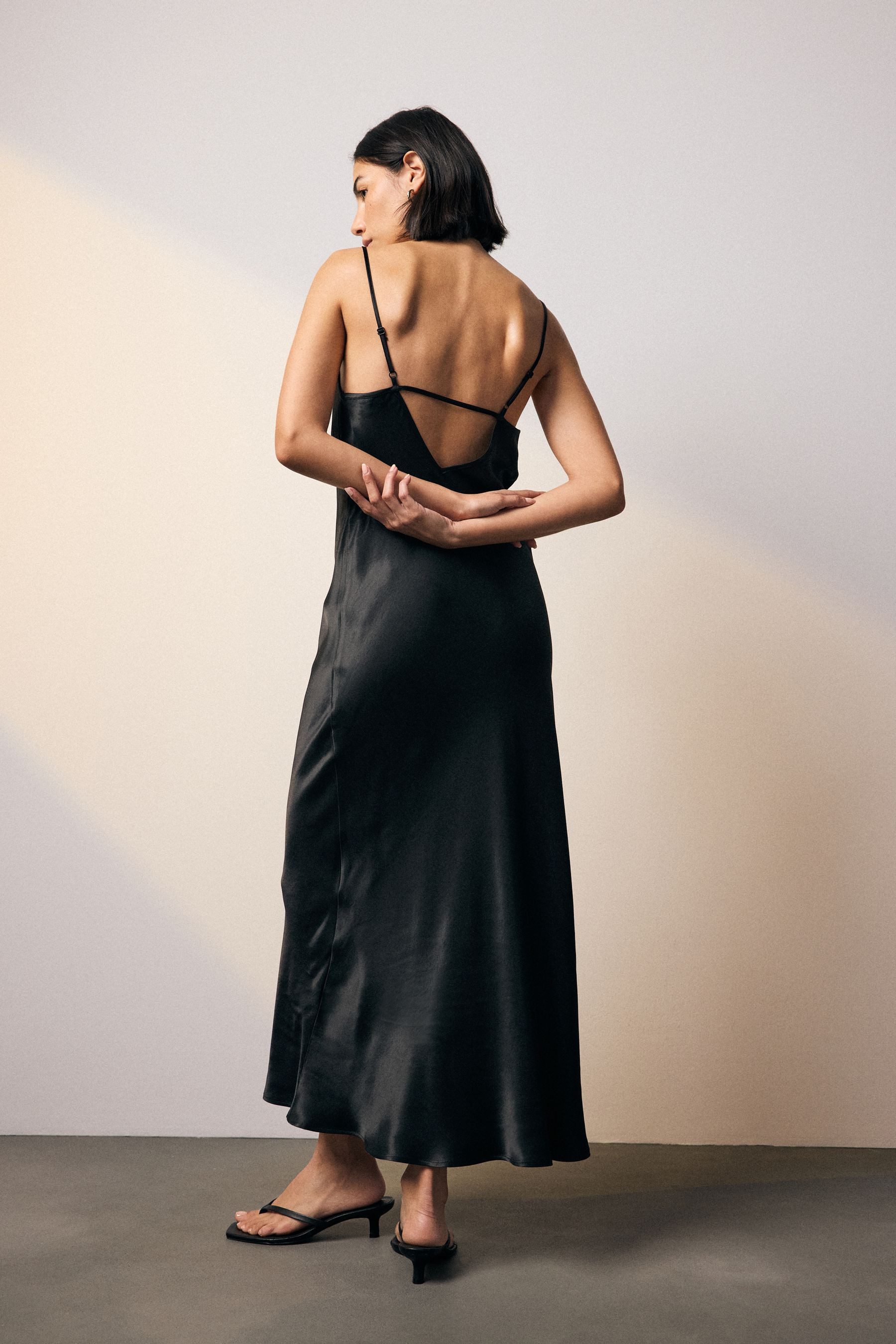 Next Midikleid Satin-Unterkleid mit Wasserfallkragen (1-tlg) günstig online kaufen