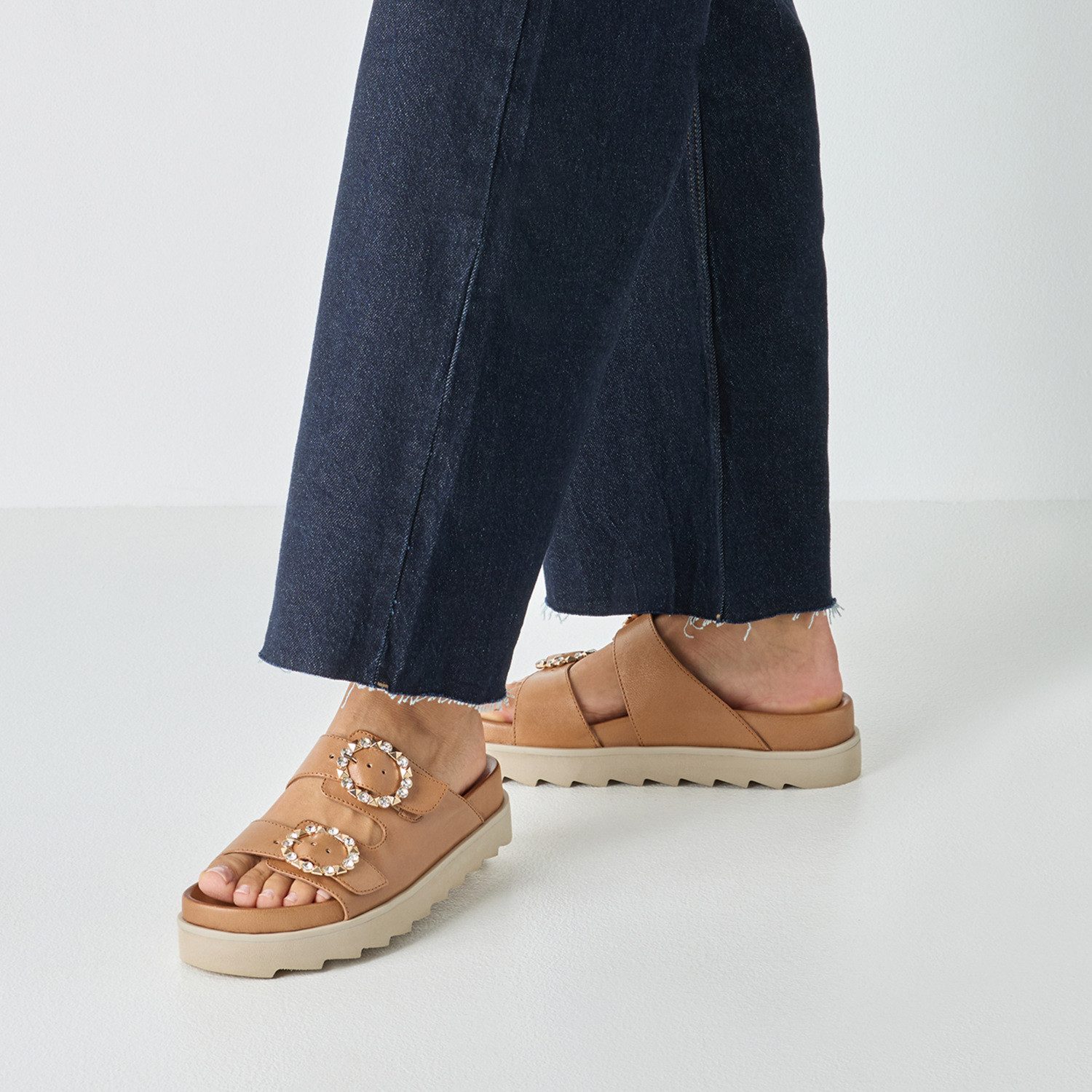 Tamaris Pantolette Sommerschuh mit schmuckbesetzten, verstellbaren Schnallen