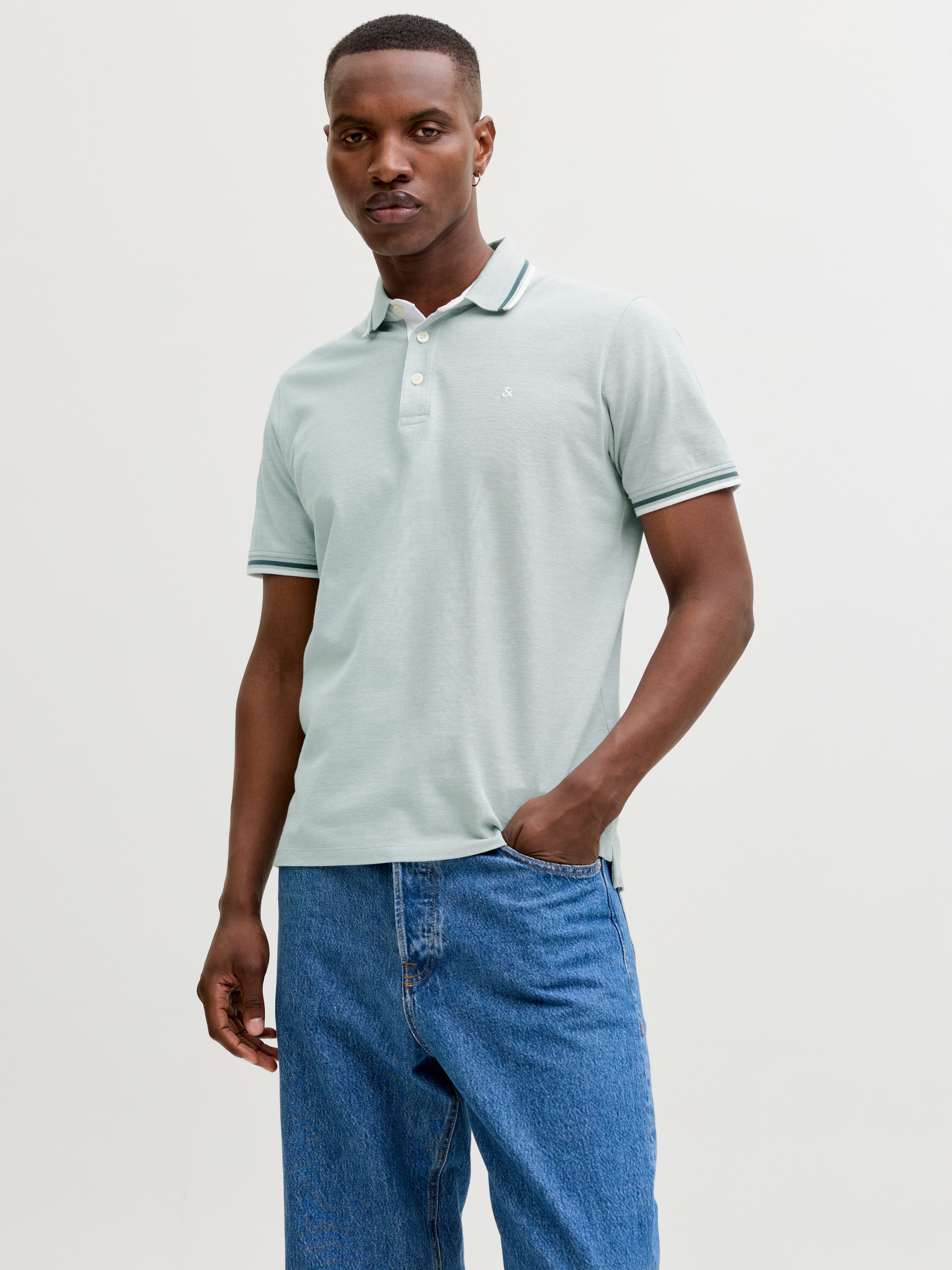Poloshirt JJEPAULOS Poloshirt mit klassischem Kragen und figurbetonter Form