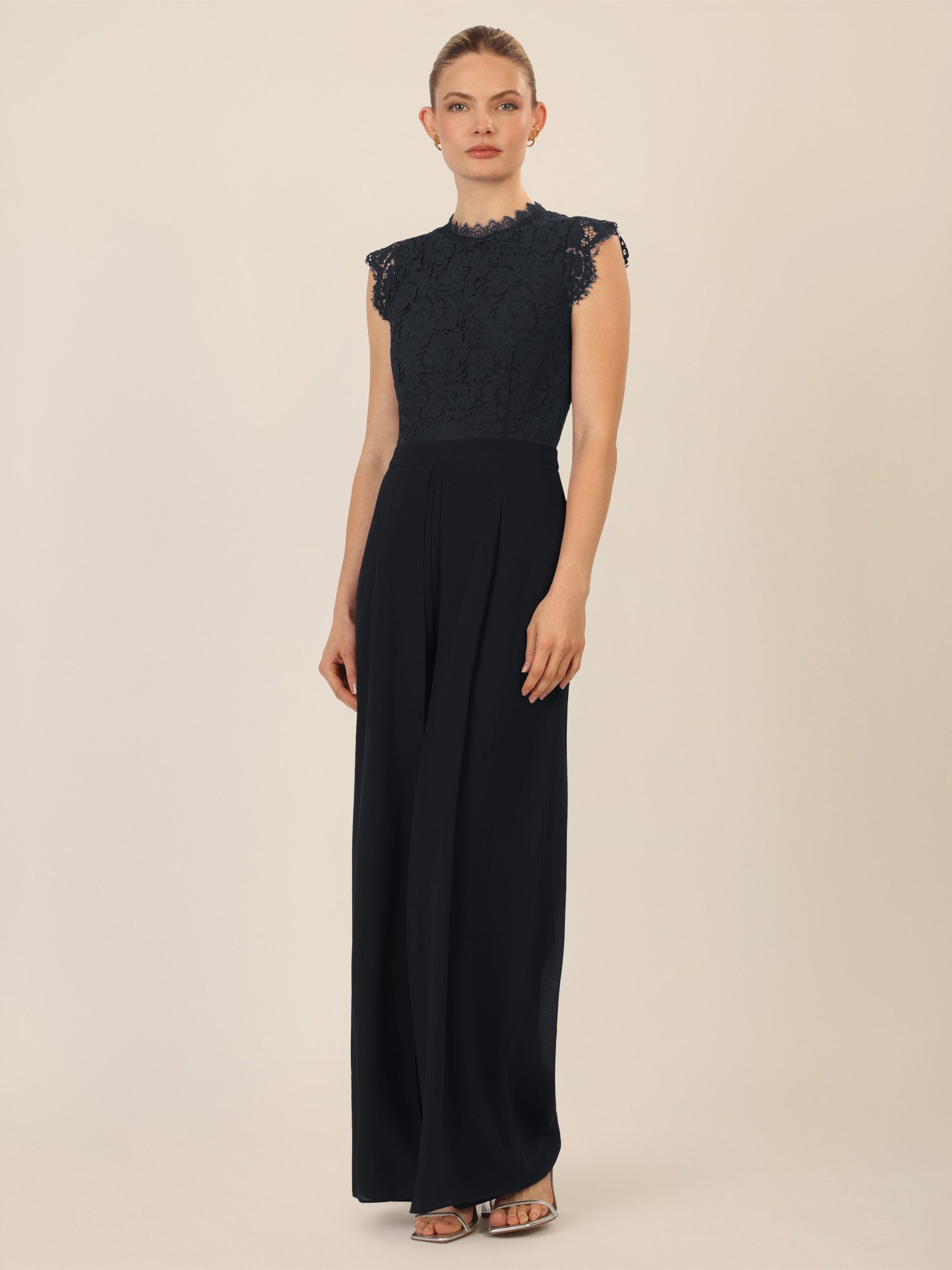 Apart Jumpsuit mit Spitzenoberteil und weitem günstig online kaufen
