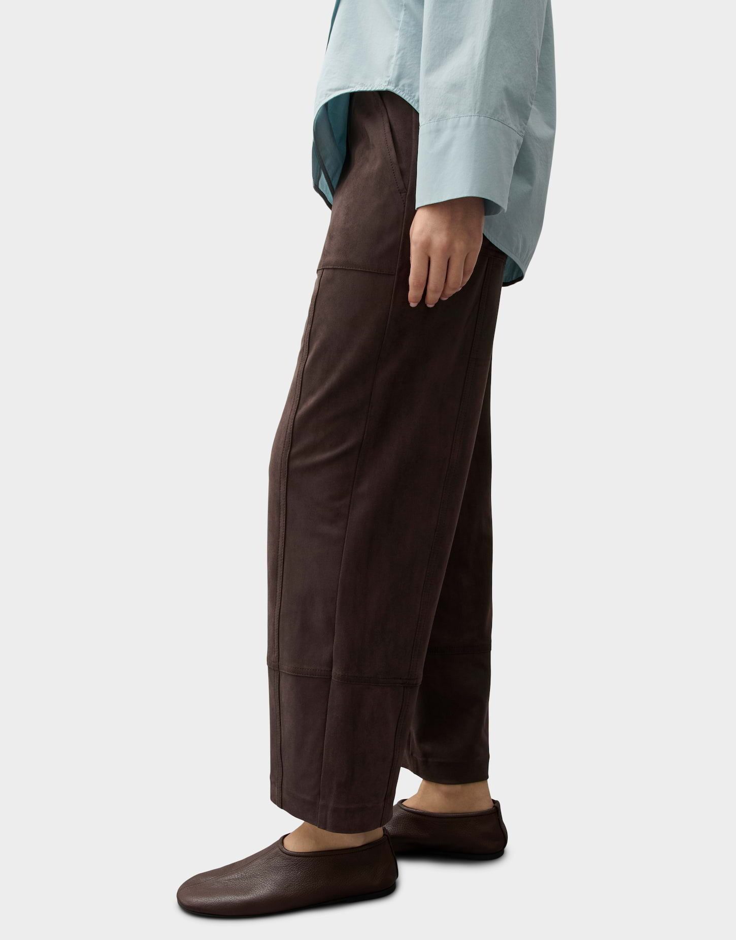 OPUS PANTS Lederhose Metta cargo aus weicher Veloursoptik Gerader Beinverlauf mit verkürzter Länge und Cargotaschen – Bild 5 von 5