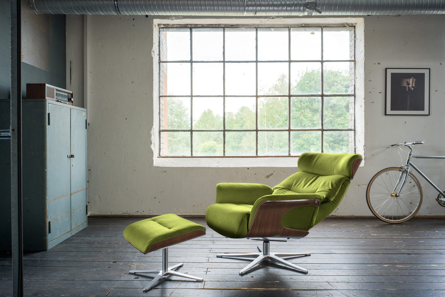 KAWOLA Relaxsessel TOSAR Velvet grün - Drehbare Entspannung - Komfort, Sessel mit Hocker & verstellbarer Kopfstütze für pure Entspannung!