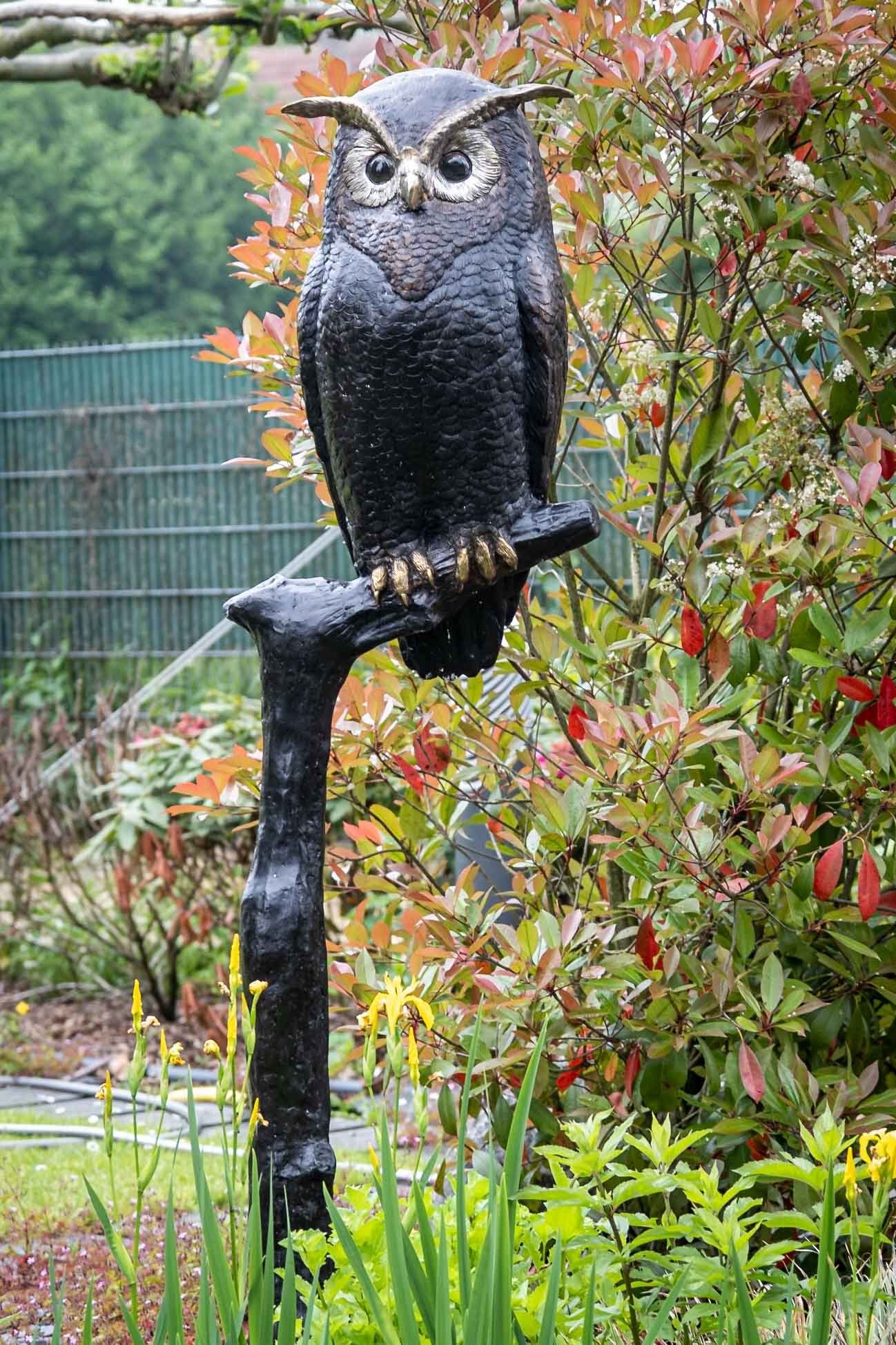 IDYL Gartenfigur auf Bronze-Skulptur Bronze IDYL Stamm, Eule