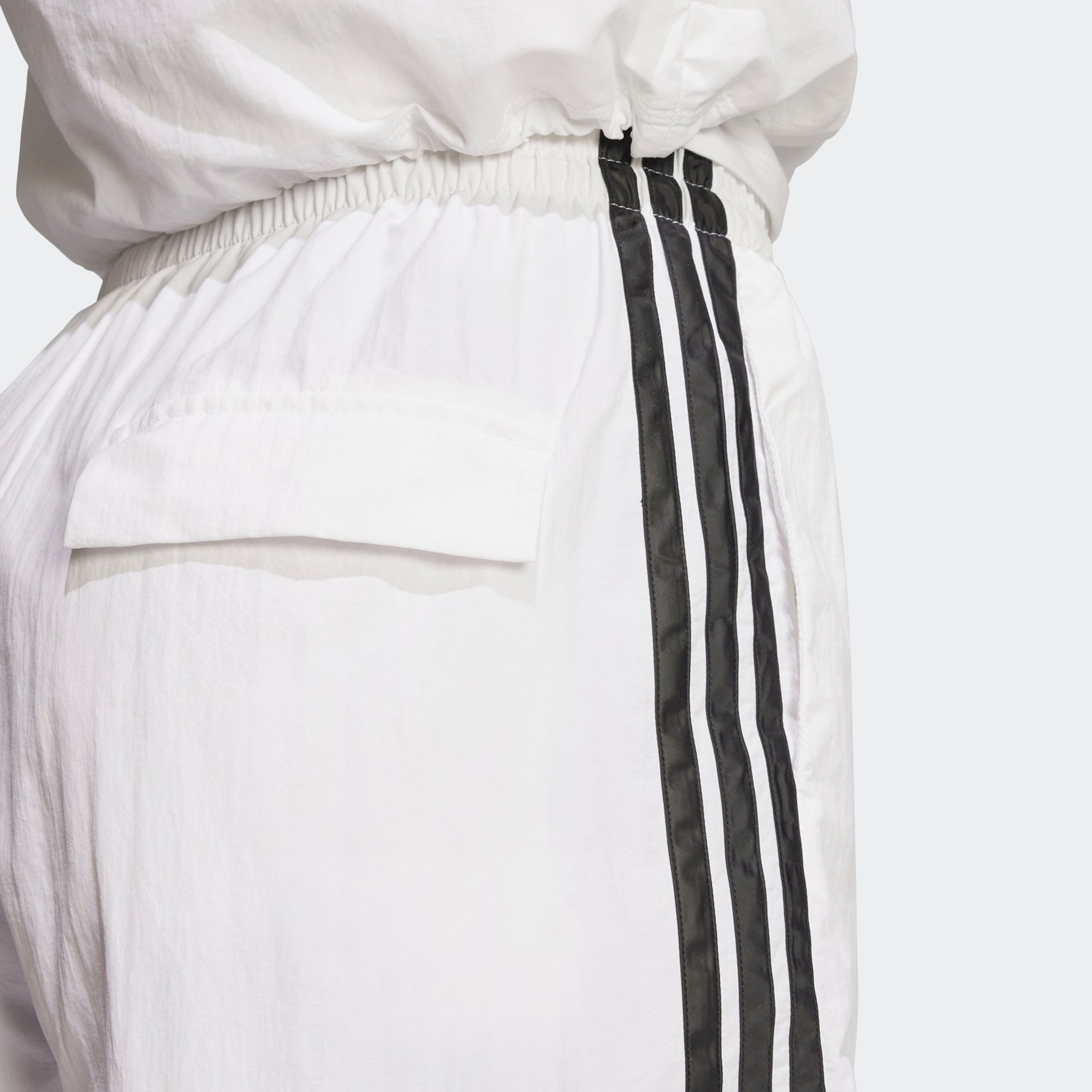 adidas Sportswear Shorts ESSENTIALS 3-STREIFEN LIFESTYLE WOVEN für Sport, aus Polyamid, mit Gummizug, leichte Qualität