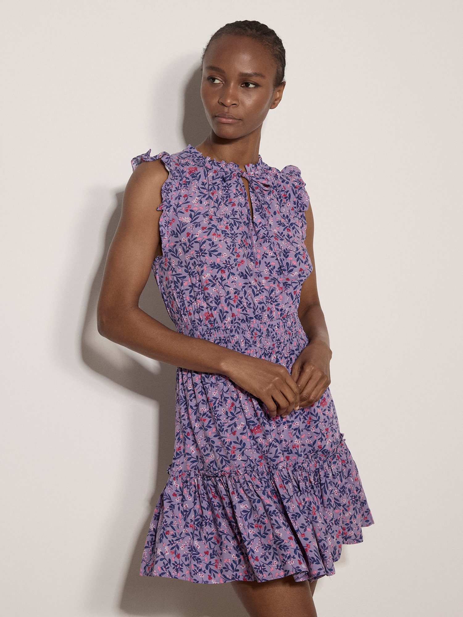 Apricot Minikleid Mini-Kleid mit Rüschen und zierlichem Blumenmuster (mit Bindeband) mit Bindeband