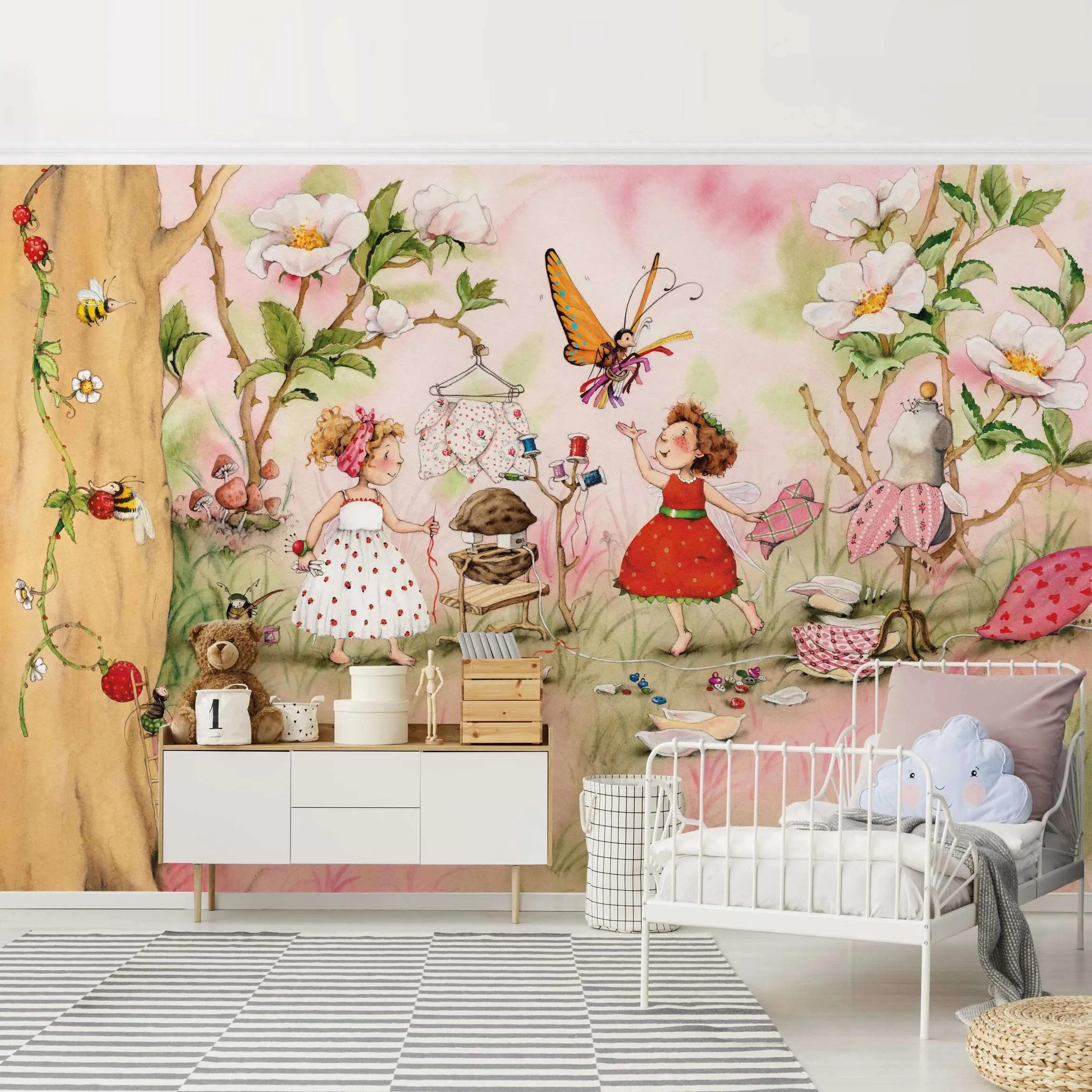 Bilderdepot24 Kindertapete Kinderzimmer Erdbeerinchen Erdbeerfee Kinder Wanddeko Rosa Blumen, Glatt, Matt, (Vliestapete inkl. Kleister oder selbstklebend), Mädchenzimmer Jungenzimmer Babyzimmer Bildtapete Fototapete Wandtapete