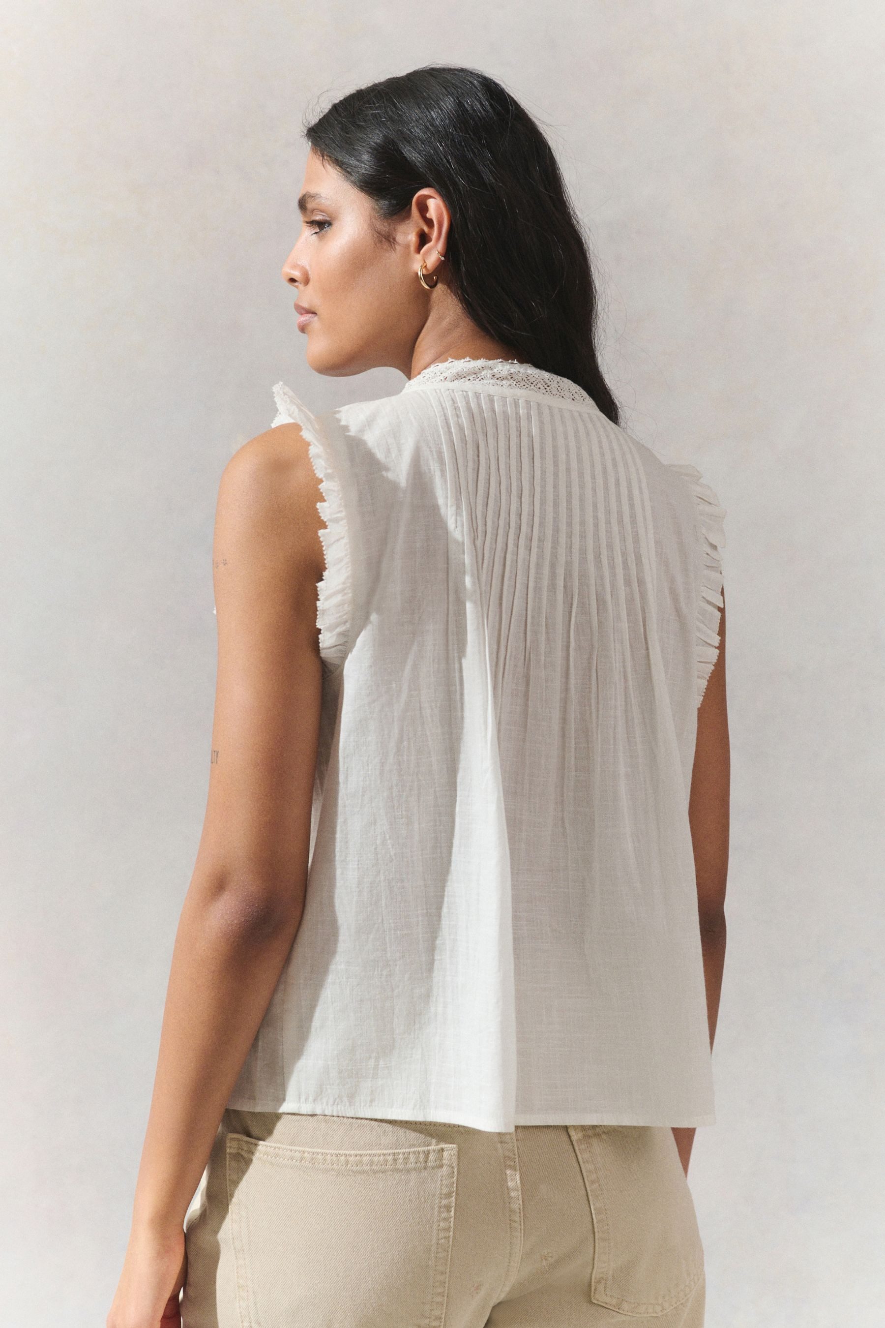 Next Blusentop Ärmelloses Top mit Stickerei und Biesen, Kurzgröße (1-tlg) günstig online kaufen