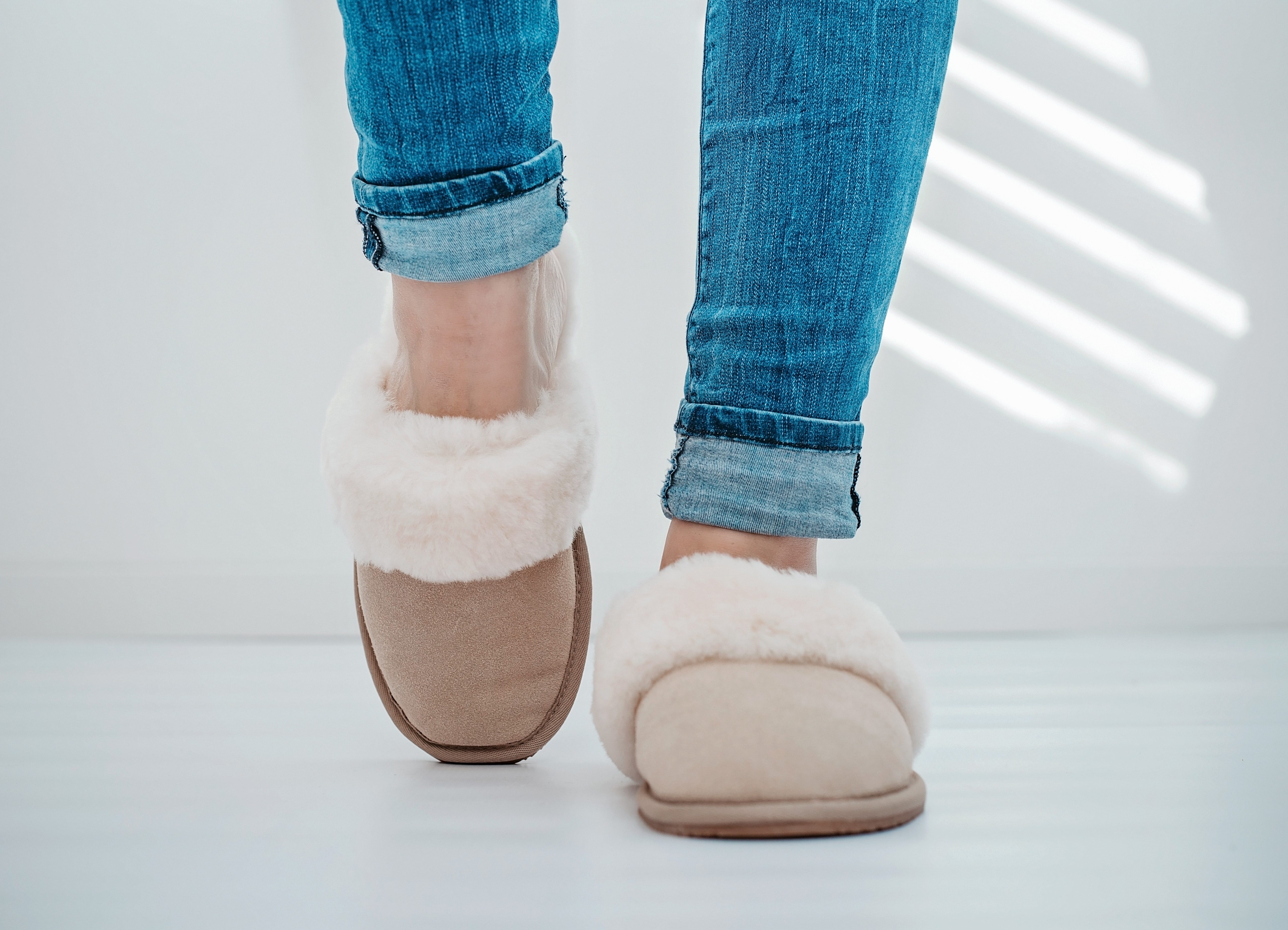 LIRA Deko Lammfell Damen Pantoffeln Slipper Puschen Plüsch Hausschuh (Lammfellschuhe Damen – Echtes Lammfell – warm & stilvoll) aus 100 % Lammfell, Leder, beige, atmungsaktiv