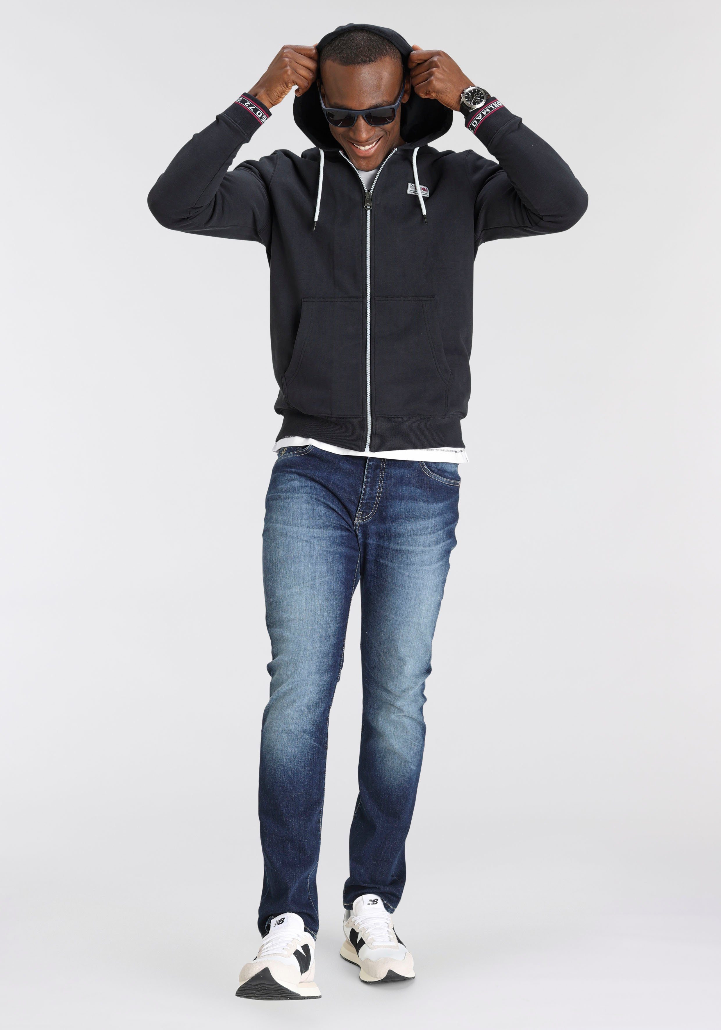 DELMAO Kapuzensweatjacke mit kontrastfarbenen Reißverschlüssen – Bild 5 von 5