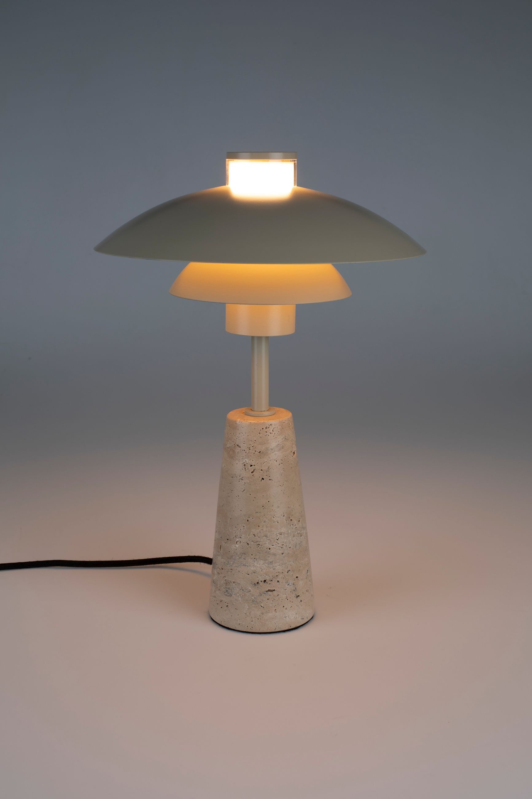 Zuiver Tischleuchte Tischlampe Cole aus Travertin in Beige von Zuiver mit E27-Fassung, ohne Leuchtmittel