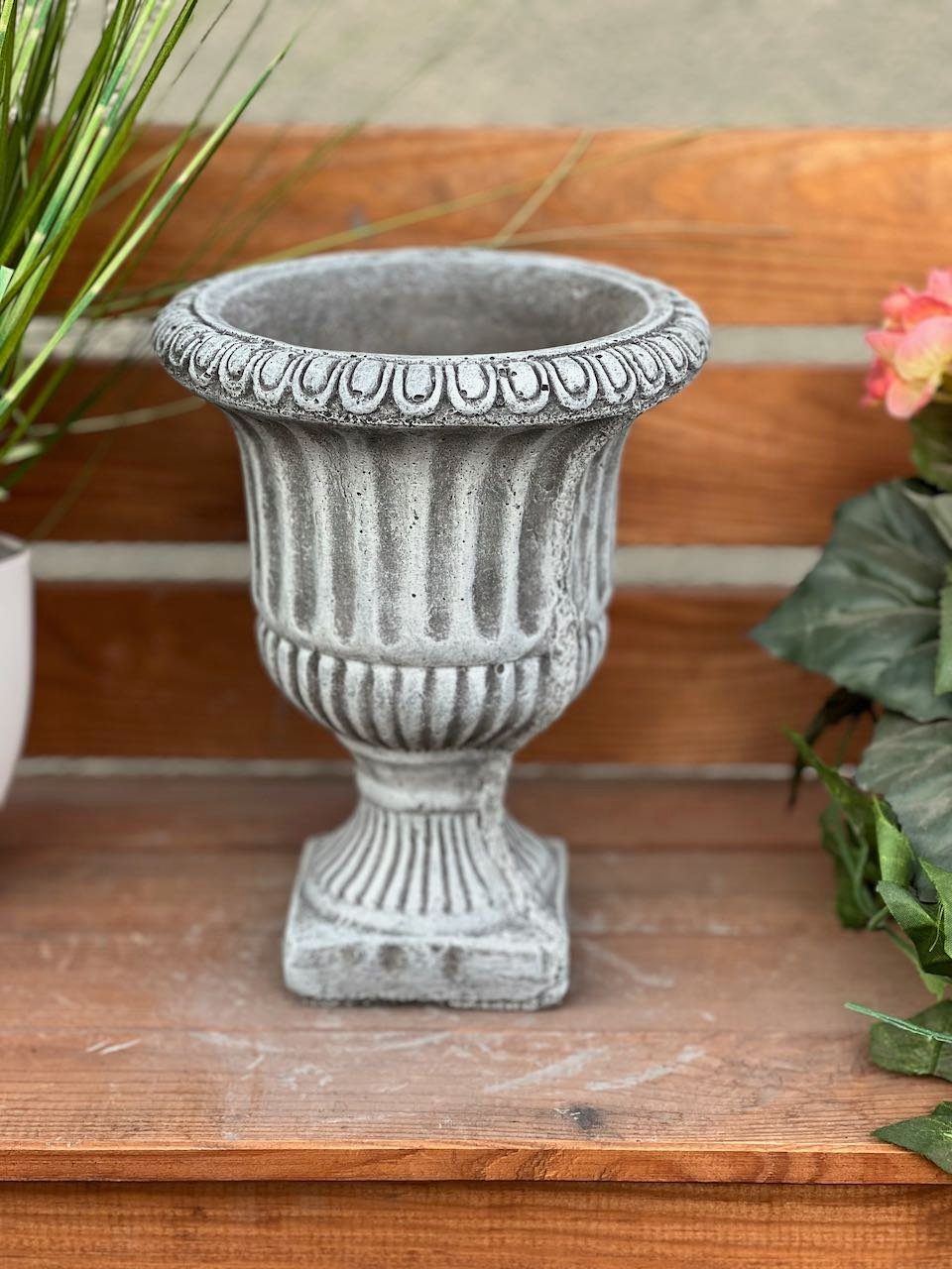 Stone and Style Pflanzschale Frostfeste Pflanzschale Kelch Ø 16 cm