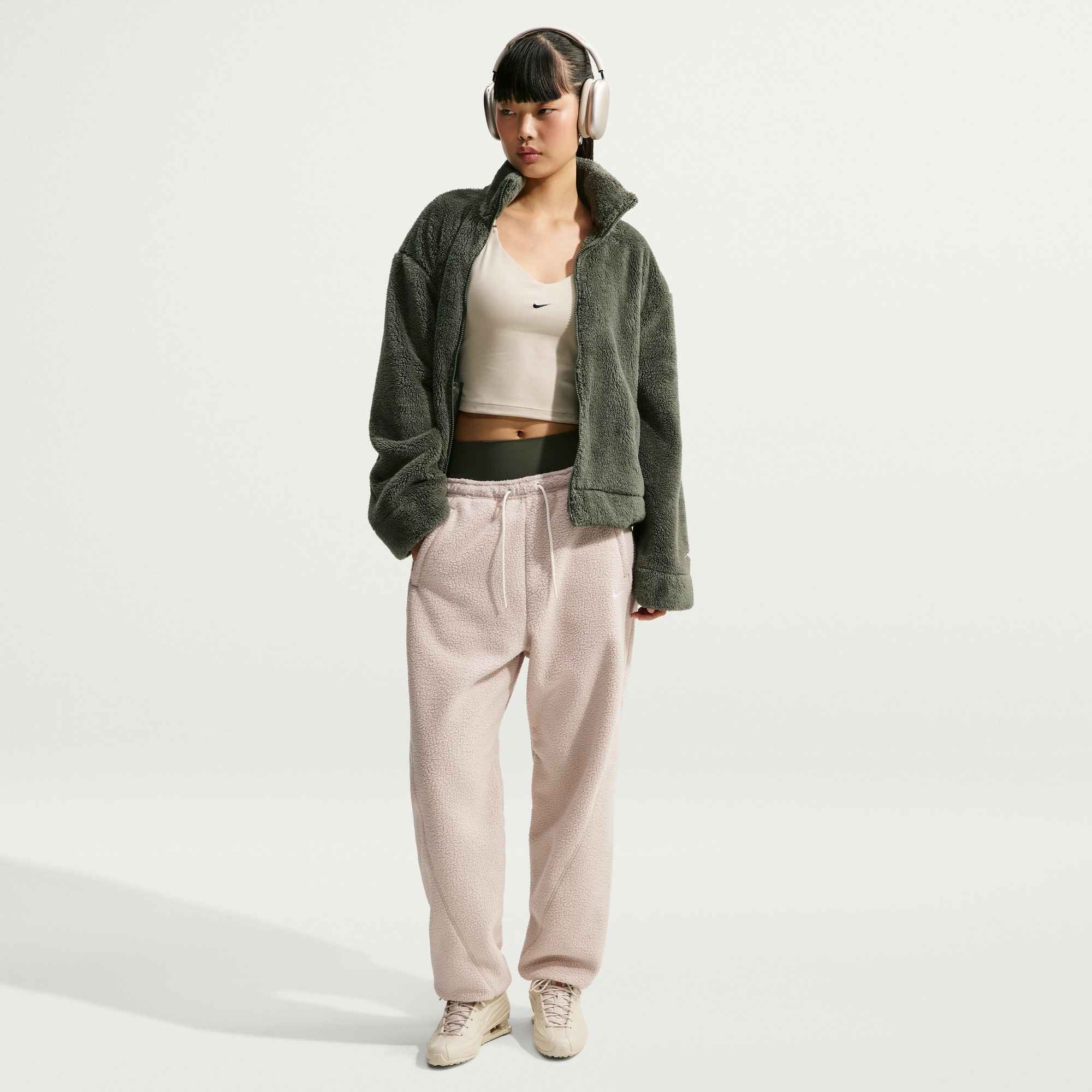 Nike Sportswear Sporthose W NK CHILL POLAR FLC PANT mit elastischem Bund, auch in großen Größen