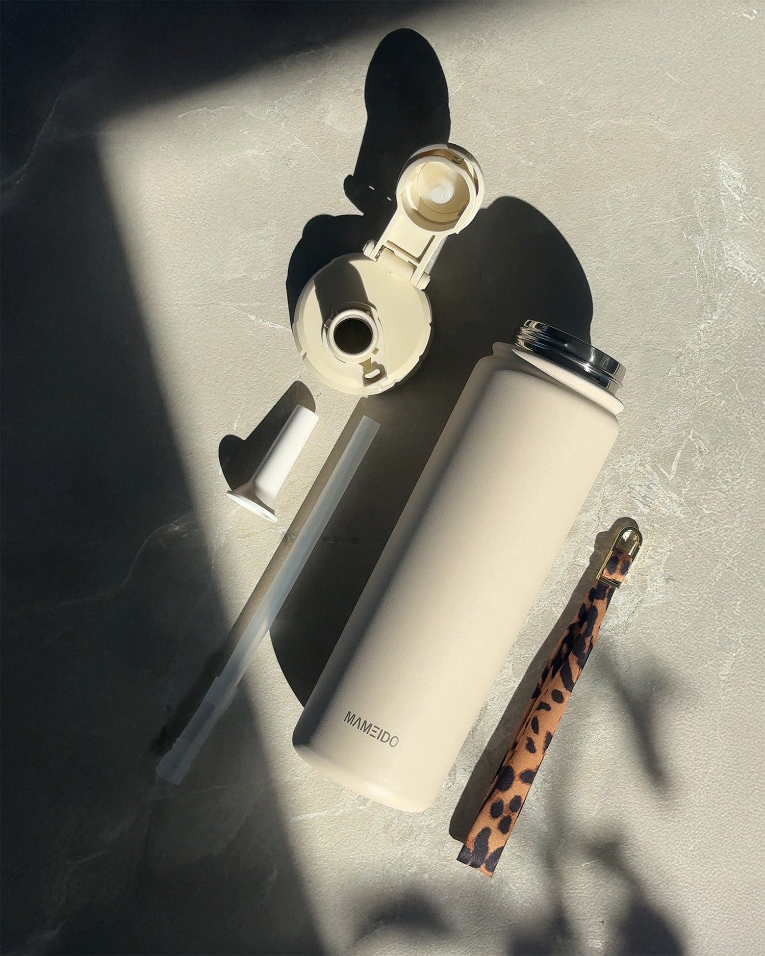 MAMEIDO Thermoflasche, mit 2-in-1 Deckel, Strohhalm und Handschlaufe in 500 ml, 700 ml & 1,2l