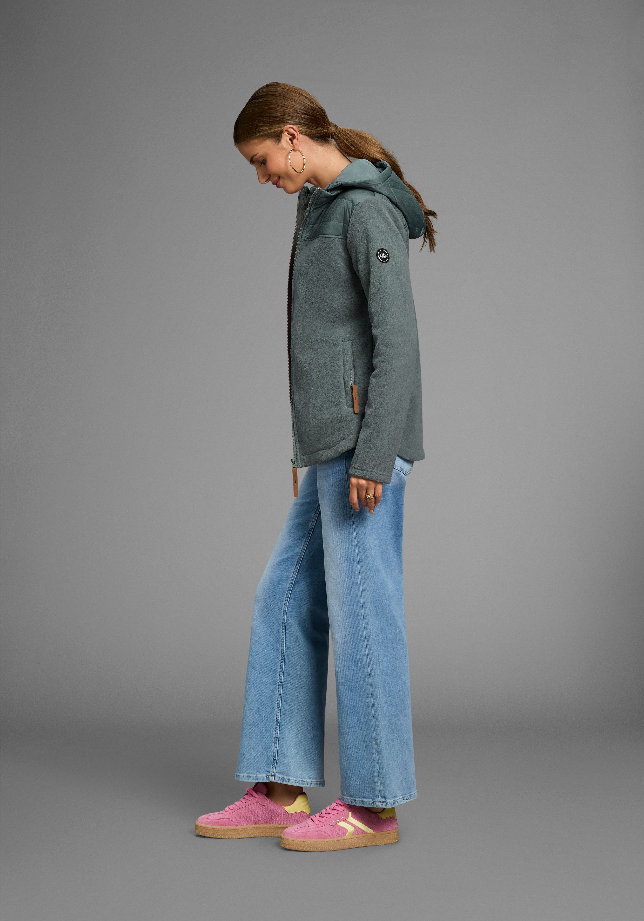 Zum Outfit 7