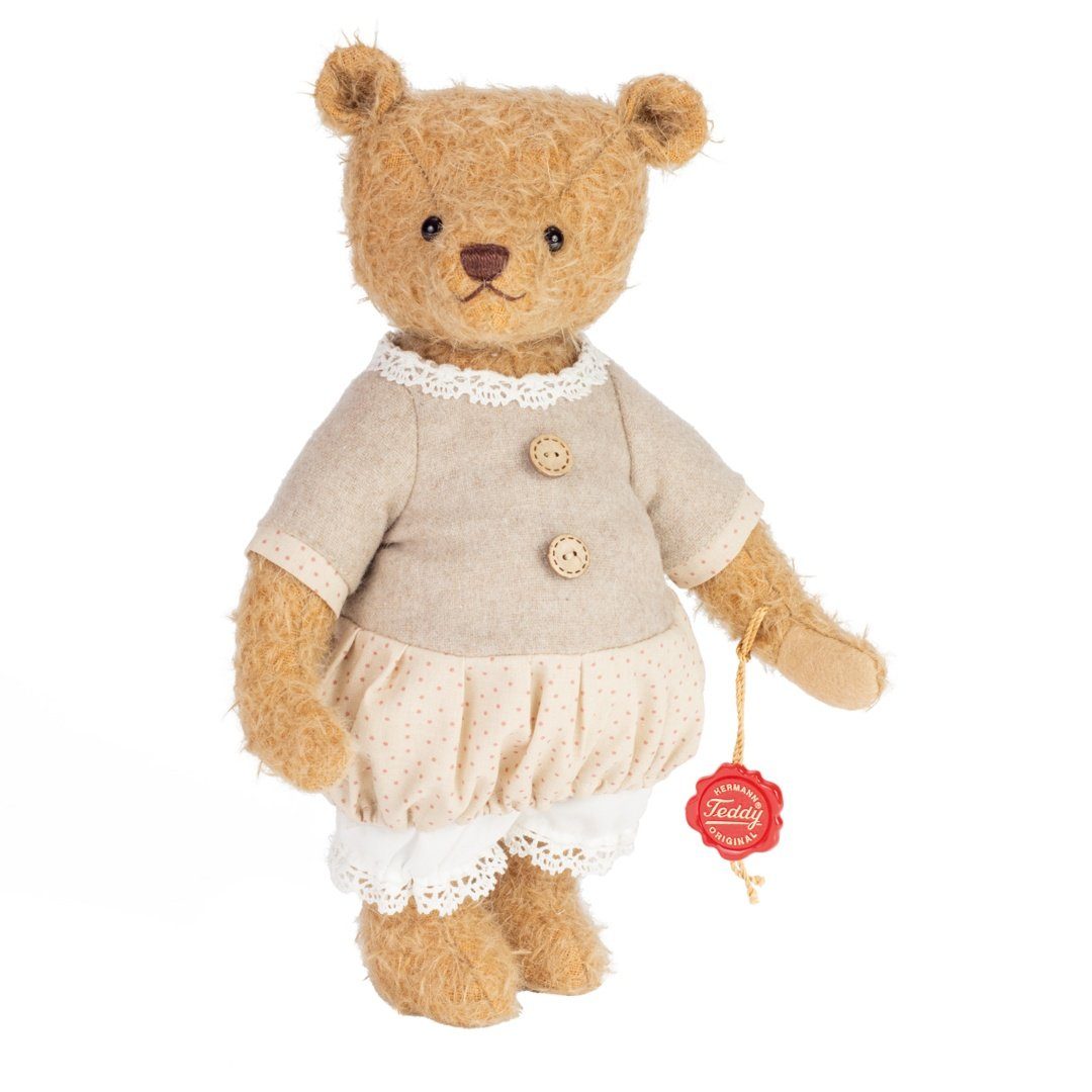 Teddy Hermann® Dekofigur Teddybär Beatrice bekleidet 27 cm, hochwertige Naturfasern