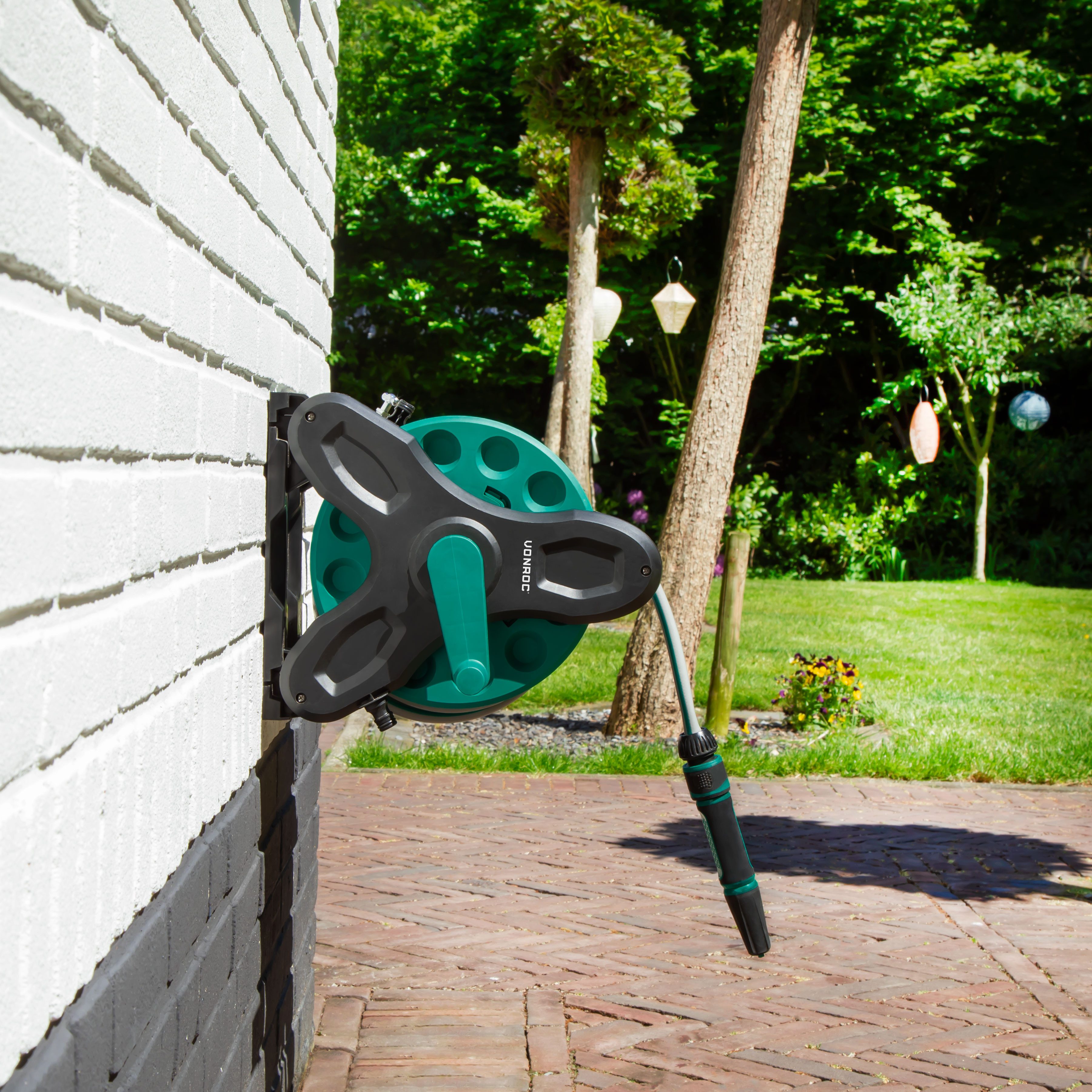 VONROC Schlauchwagen Schlauchtrommel, komplettes Starterset – Inkl. 15 m Gartenschlauch, (16-tlg), Schlauchkupplungen und Wasserhahnanschluss