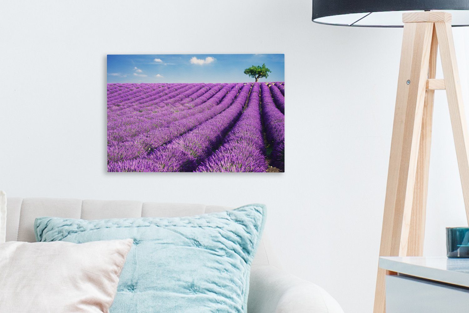cm Baum Sommer, St), OneMillionCanvasses® 30x20 einem Lavendelfeld (1 Wandbild Wanddeko, Ein mit Aufhängefertig, Leinwandbilder, Leinwandbild im