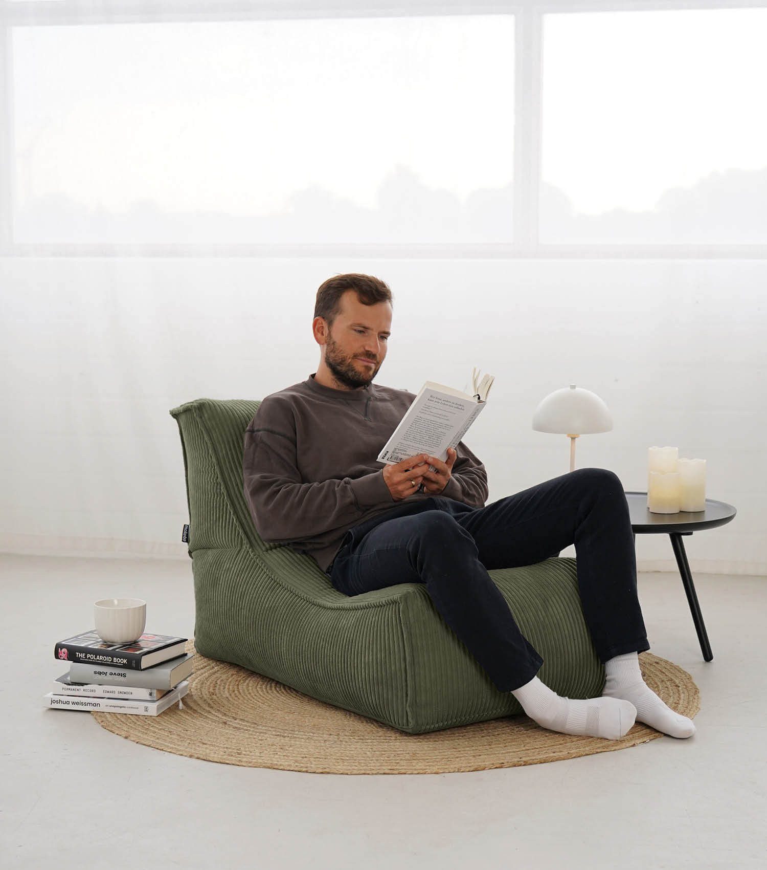 mokebo Sitzsack Der Sundowner (aus weichen Cord in Olivegrün), Made in Germany, Indoor Sitzsack Kinder, Liege, Relaxliege Olivegrün