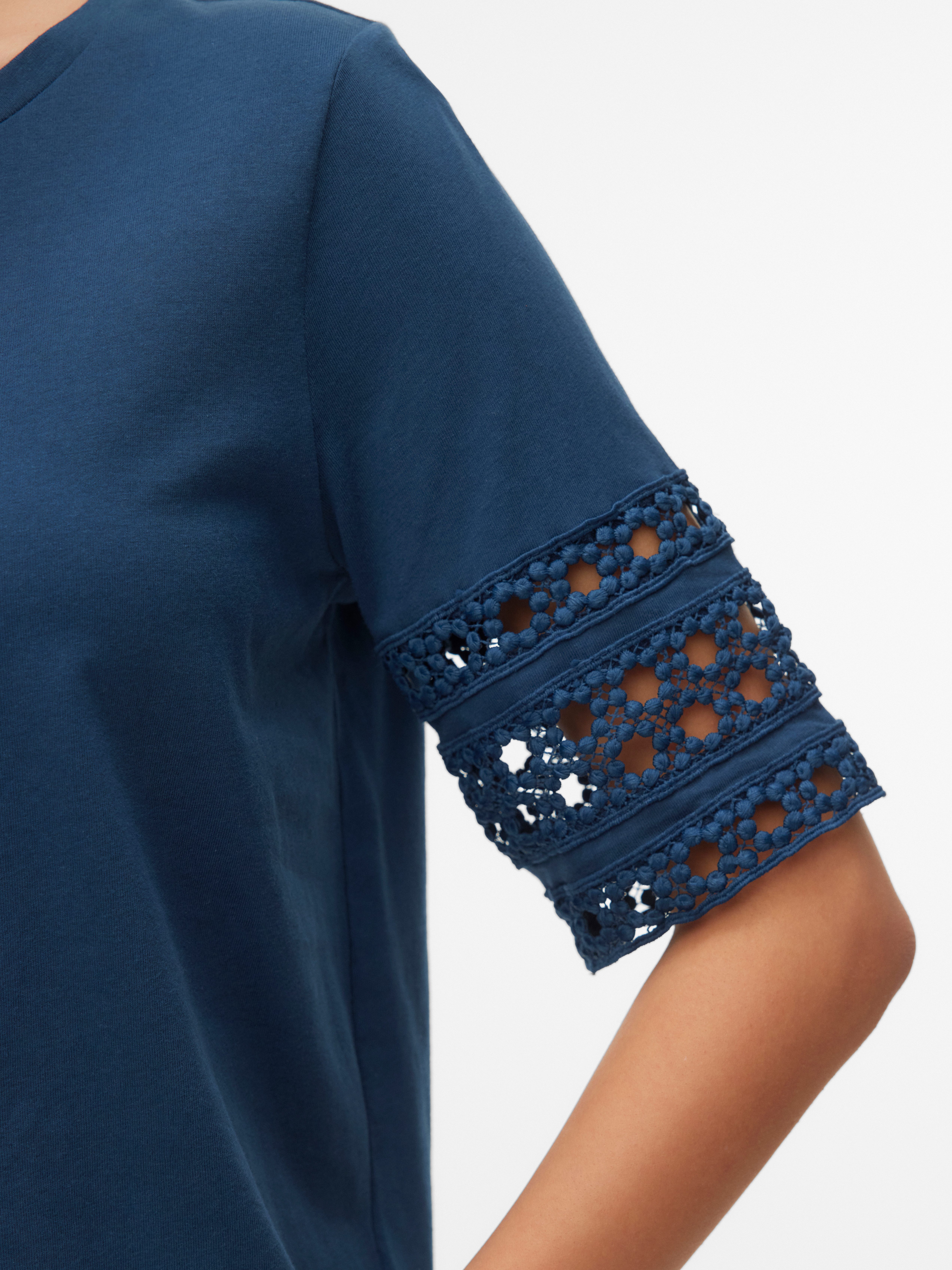 Vero Moda T-Shirt VMIVACY 2/4 O-NECK TOP JRS BTQ mit Lochstickerei