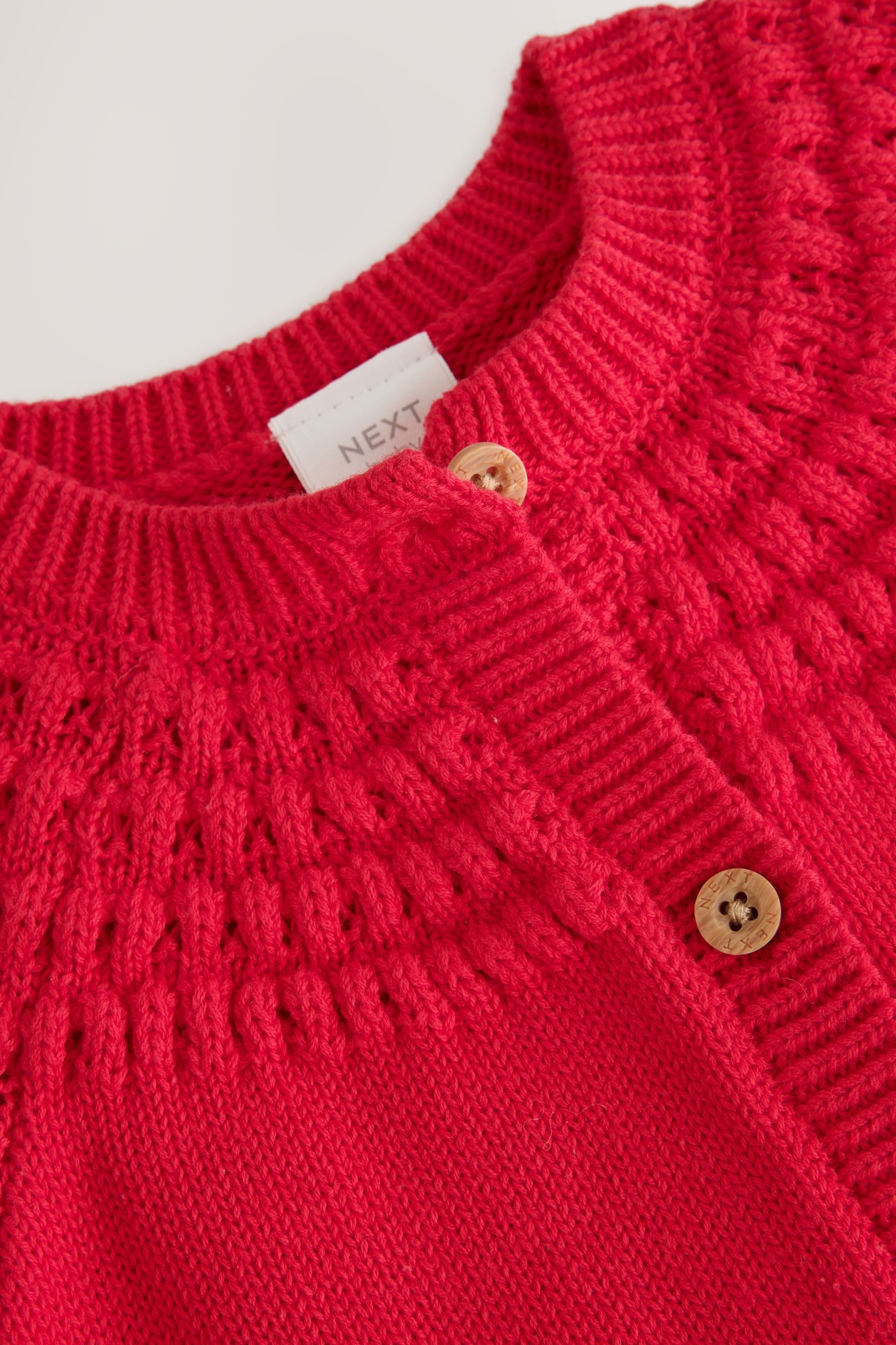 Next Strickjacke Baby Strickjacke mit Knopfleiste, Tasche und Herz (1-tlg) – Bild 5 von 5