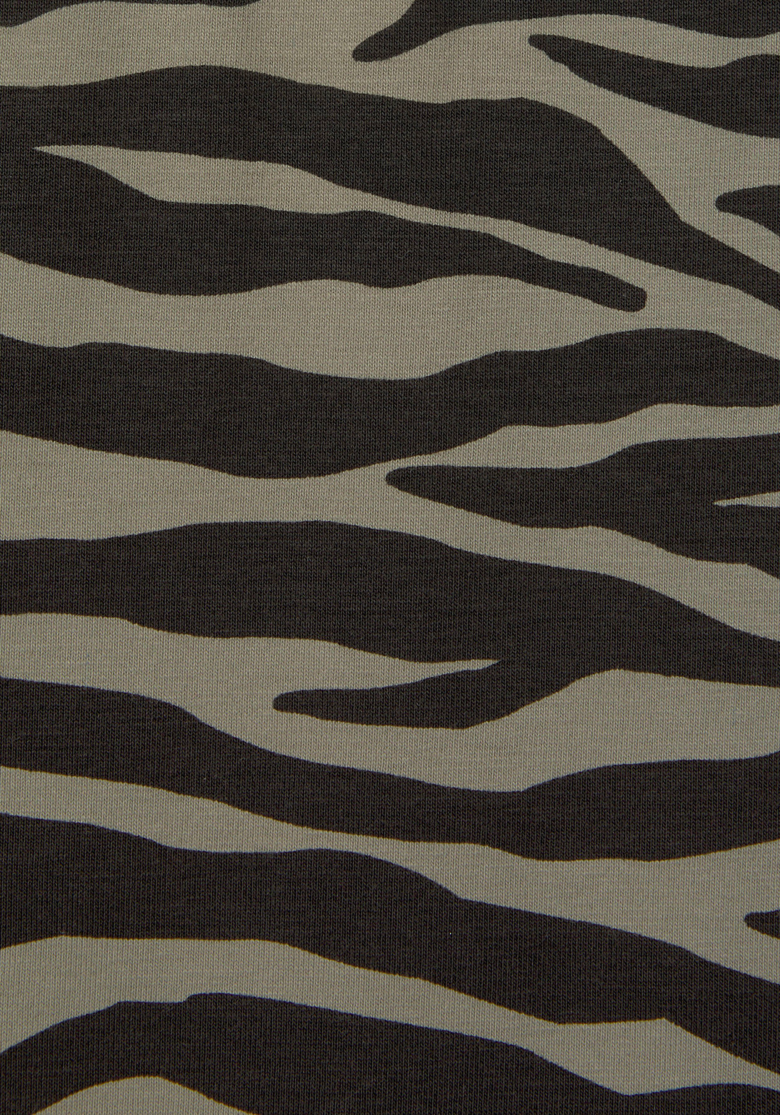 LASCANA 3/4-Arm-Shirt mit modischem Animal-Print aus luftiger Baumwoll-Qualität