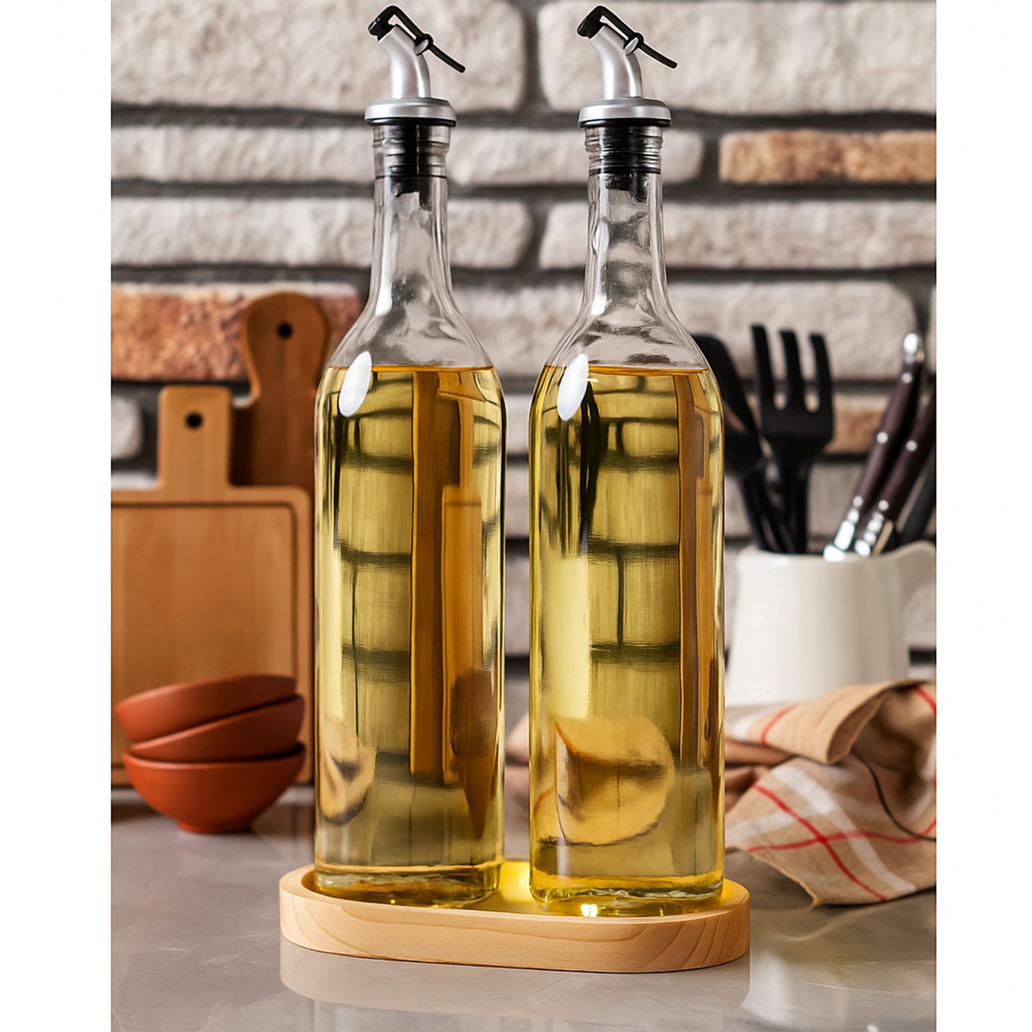 Jungengel Menage-Set 2er-Set 750 ml Öl- und Essigflaschen mit Holzständer, (2-tlg), Transparente Glasflaschen mit Metall-Ausgießer