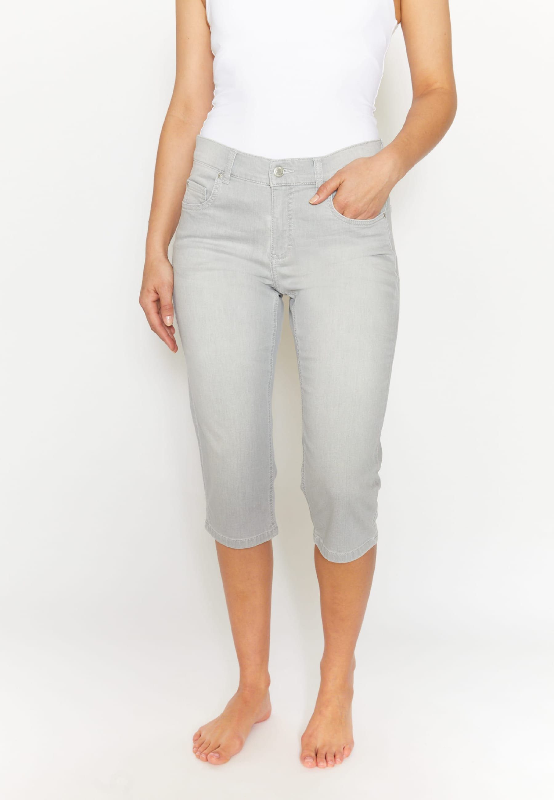 ANGELS Slim-fit-Jeans Capri-Jeans Anacapri im Used-Look mit Label-Applikationen