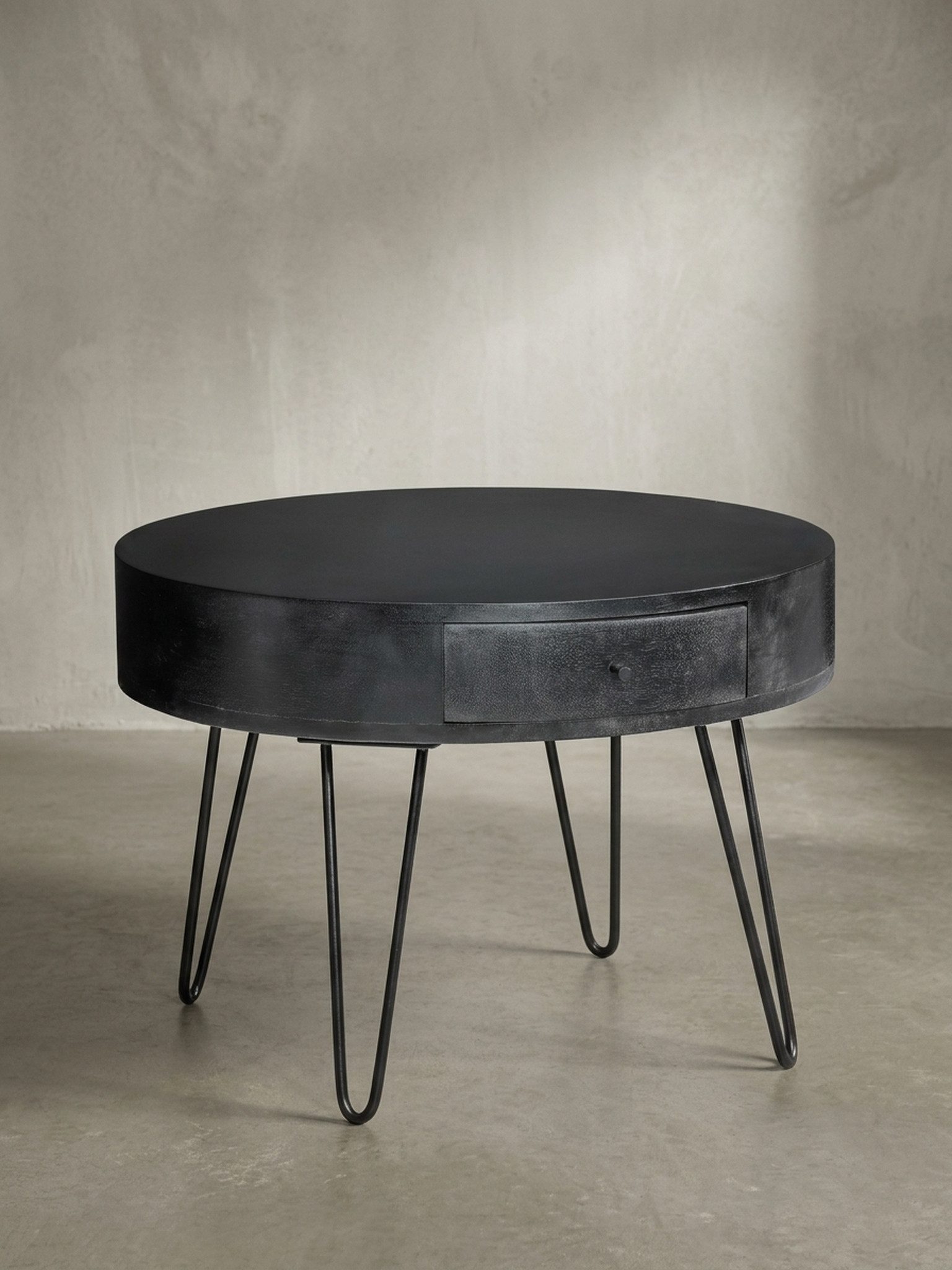 KADIMA DESIGN Couchtisch Couchtisch 60x60x43 cm Mango Massivholz Metall Sofatisch, Design (Kleiner Tisch Wohnzimmer Haarnadelbeine), Wohnzimmertisch Rund mit Schublade, Kaffeetisch Stauraum Massiv