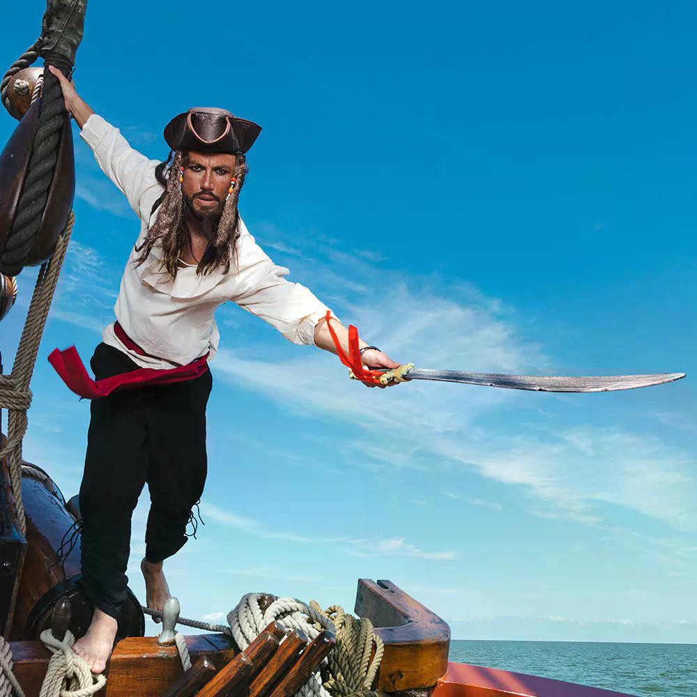 Boland Piraten-Kostüm Pirat Set rot Stirnband und Schärpe für Piratenkostüm Kostümzubehör, Stirnband 110 cm, Schärpe 190 cm - tolle Ergänzung für Piraten-Kostüm