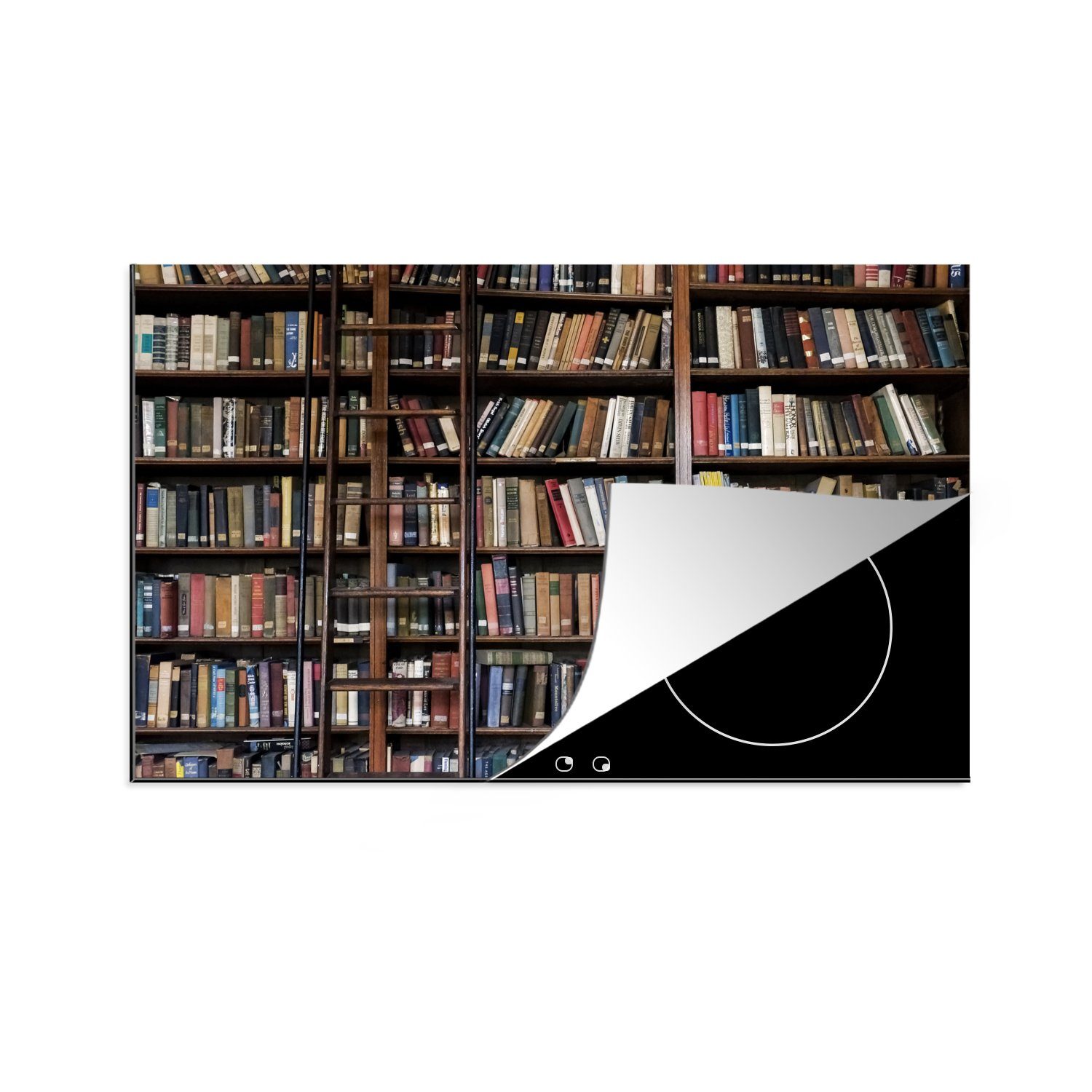 MuchoWow Herdblende-/Abdeckplatte Leiter vor einem Bücherregal in der Bibliothek, Vinyl, (1 tlg), 81x52 cm, Induktionskochfeld Schutz für die küche, Ceranfeldabdeckung