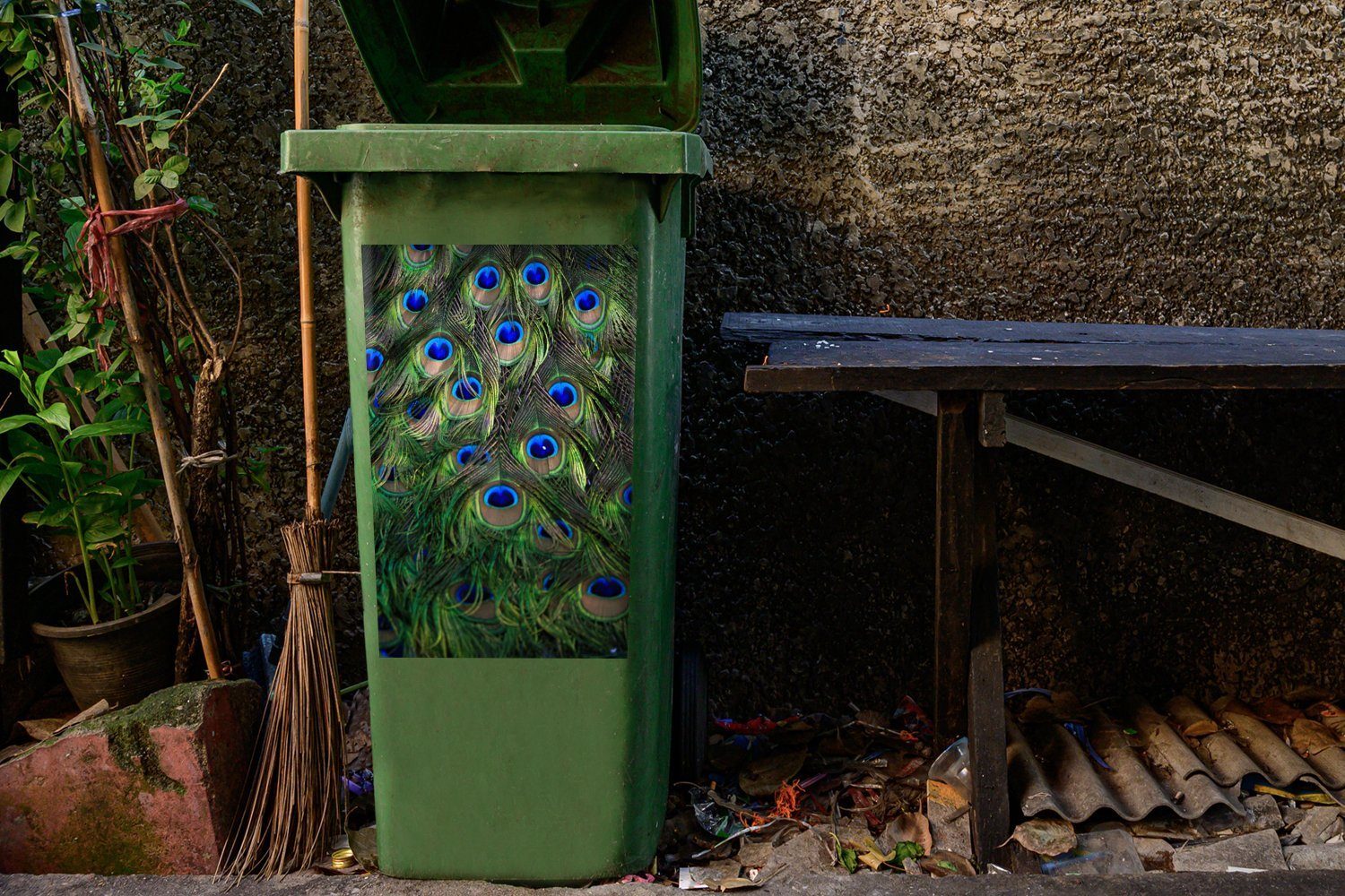 Federn Blau MuchoWow Mülltonne, - - Mülleimer-aufkleber, Pfau Abfalbehälter Sticker, Augen Container, (1 Wandsticker - St),