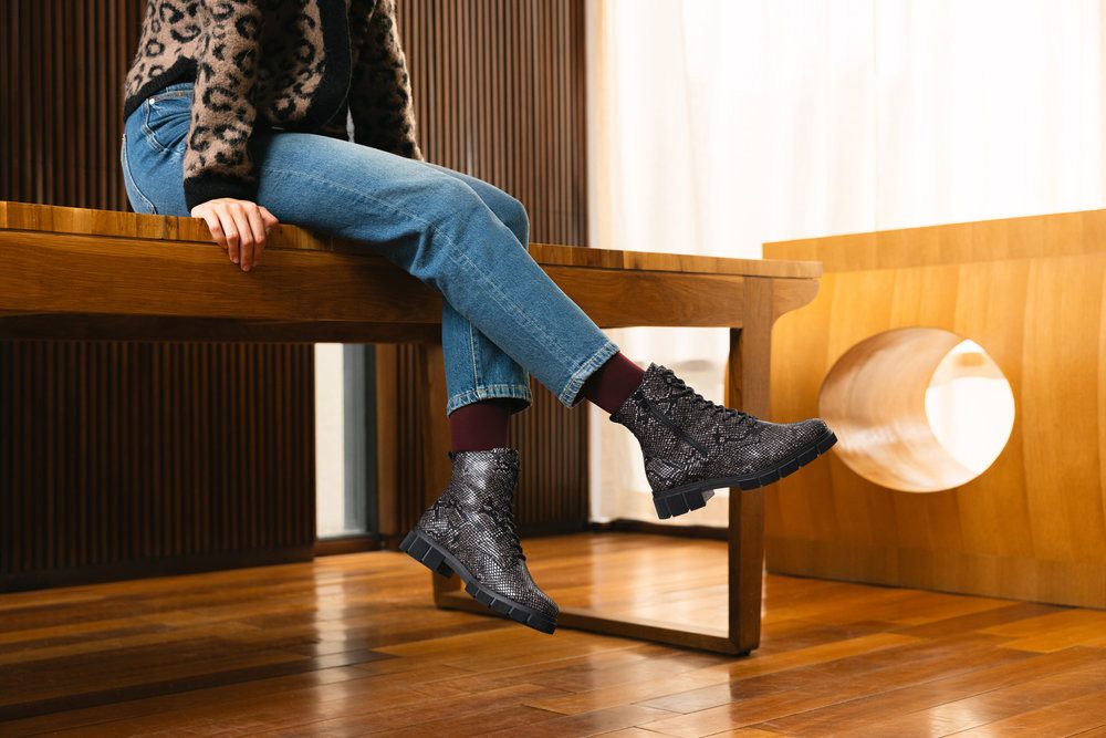 Remonte Schnürstiefelette Blockabsatz, Schnürboots im modischem Reptilien-Look