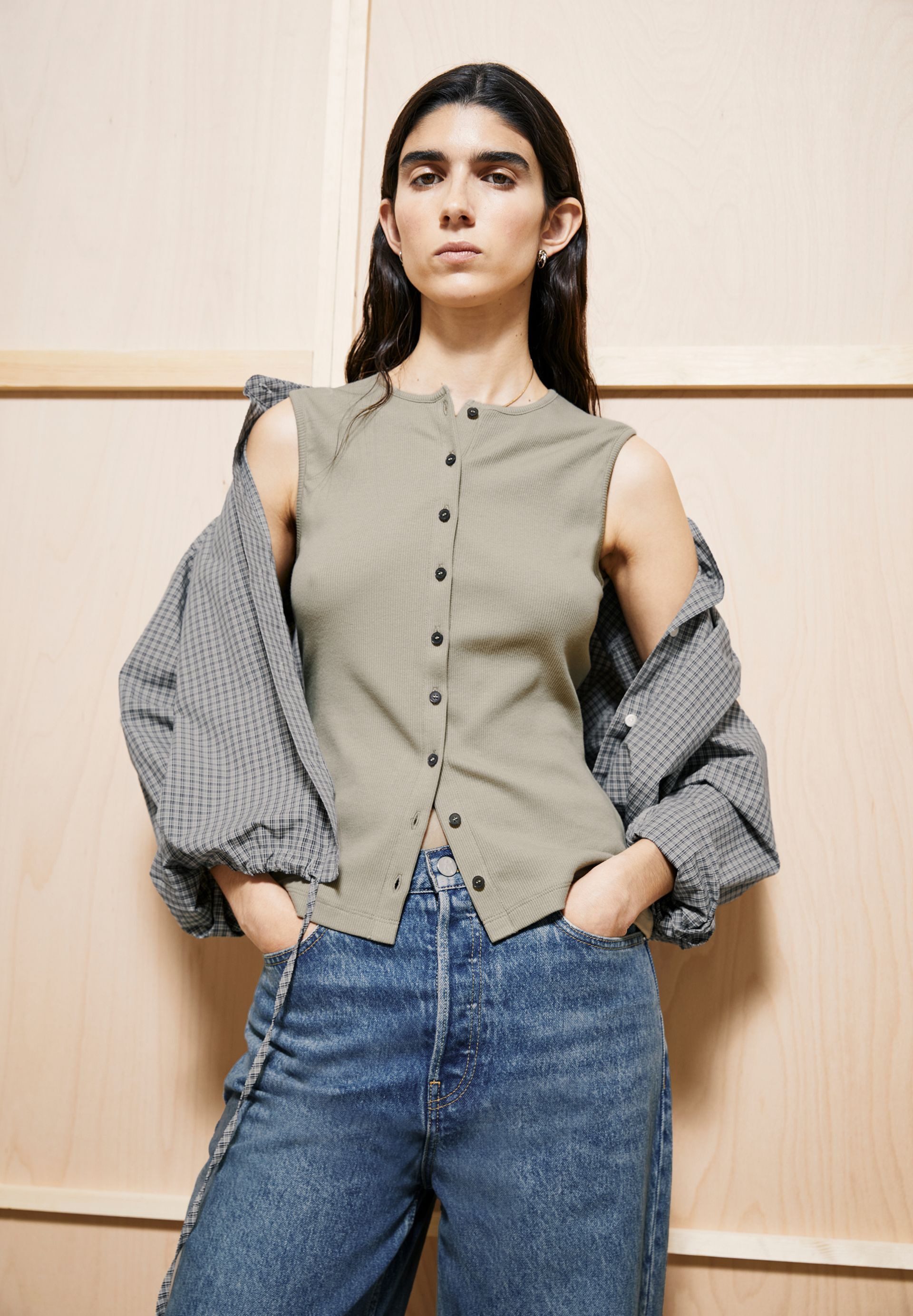 Armedangels Shirttop RIB BUTTON Top aus Bio-Baumwoll Mix (Fitted) Rundhalsausschnitt – Bild 5 von 5