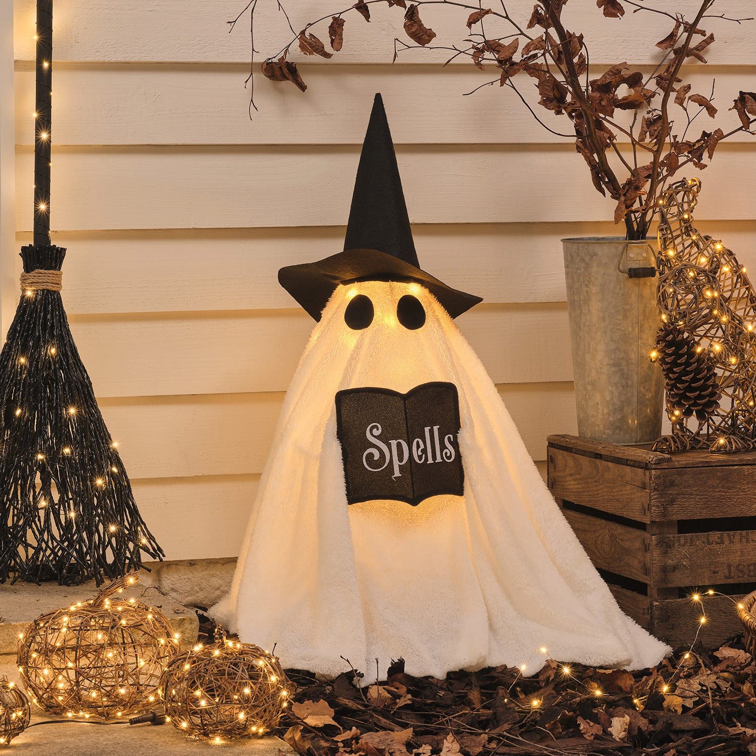 Lights4fun LED-Dekofigur Wanda LED-Halloweenfigur