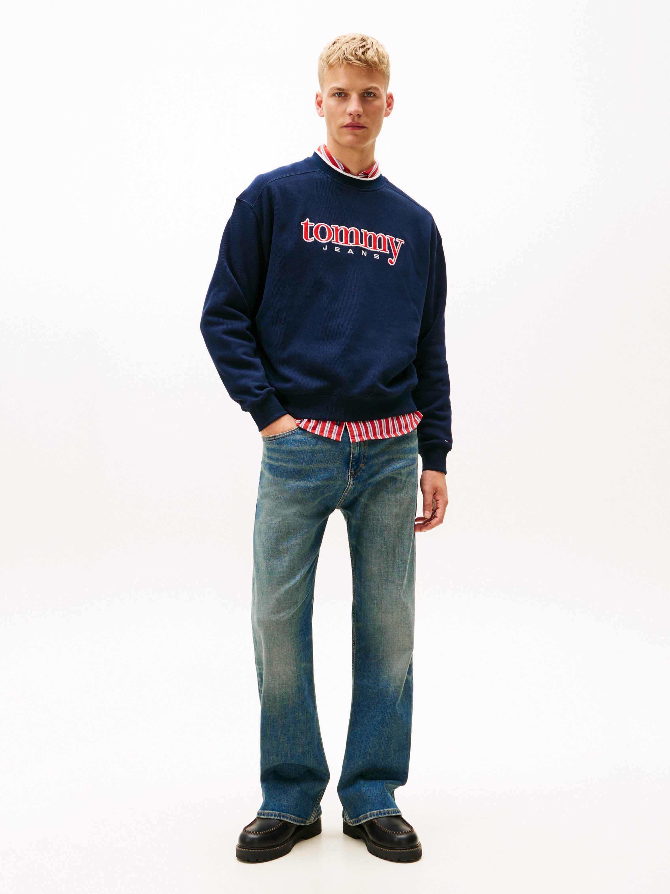 Tommy Jeans Sweatshirt TJM 90S TEXTURE GRAPHIC CREW gerippter Rundhals, regular fit – Bild 3 von 5