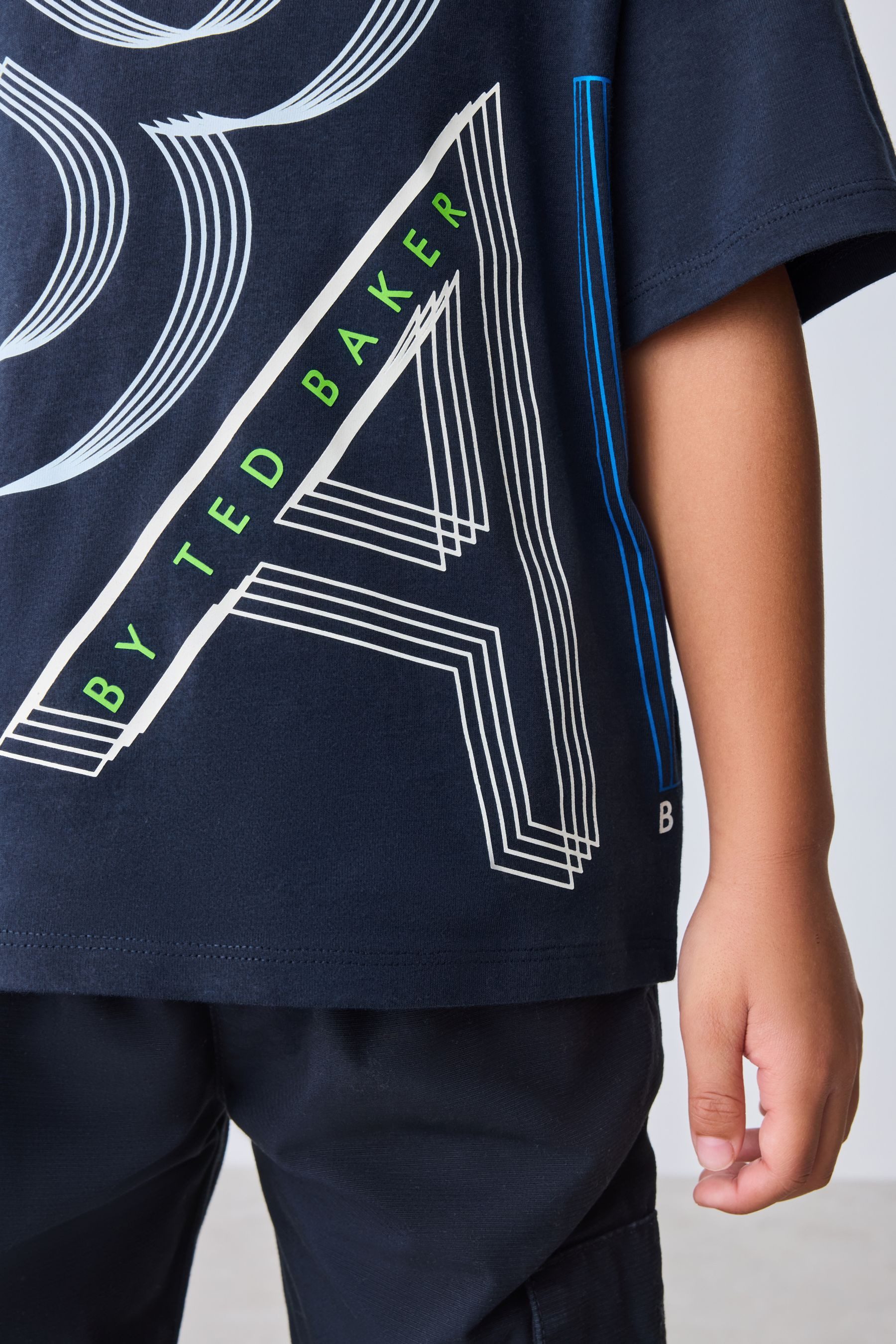 Baker by Ted Baker T-Shirt Baker by Ted Baker T-Shirt mit Buchstabengrafik (1-tlg)
