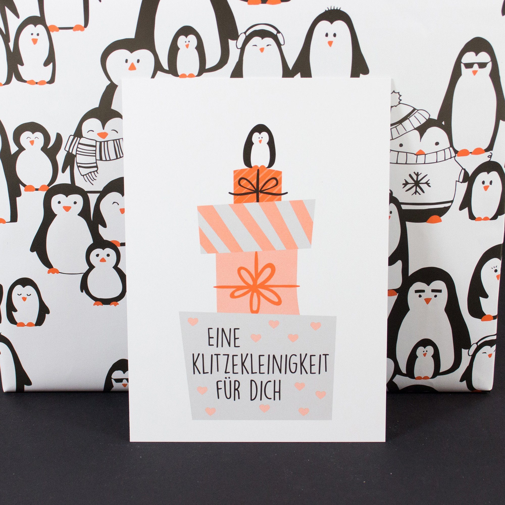 Bow & Hummingbird Geschenkpapier 100% Pinguinparade, Recyclingpapier Geschenkpapier