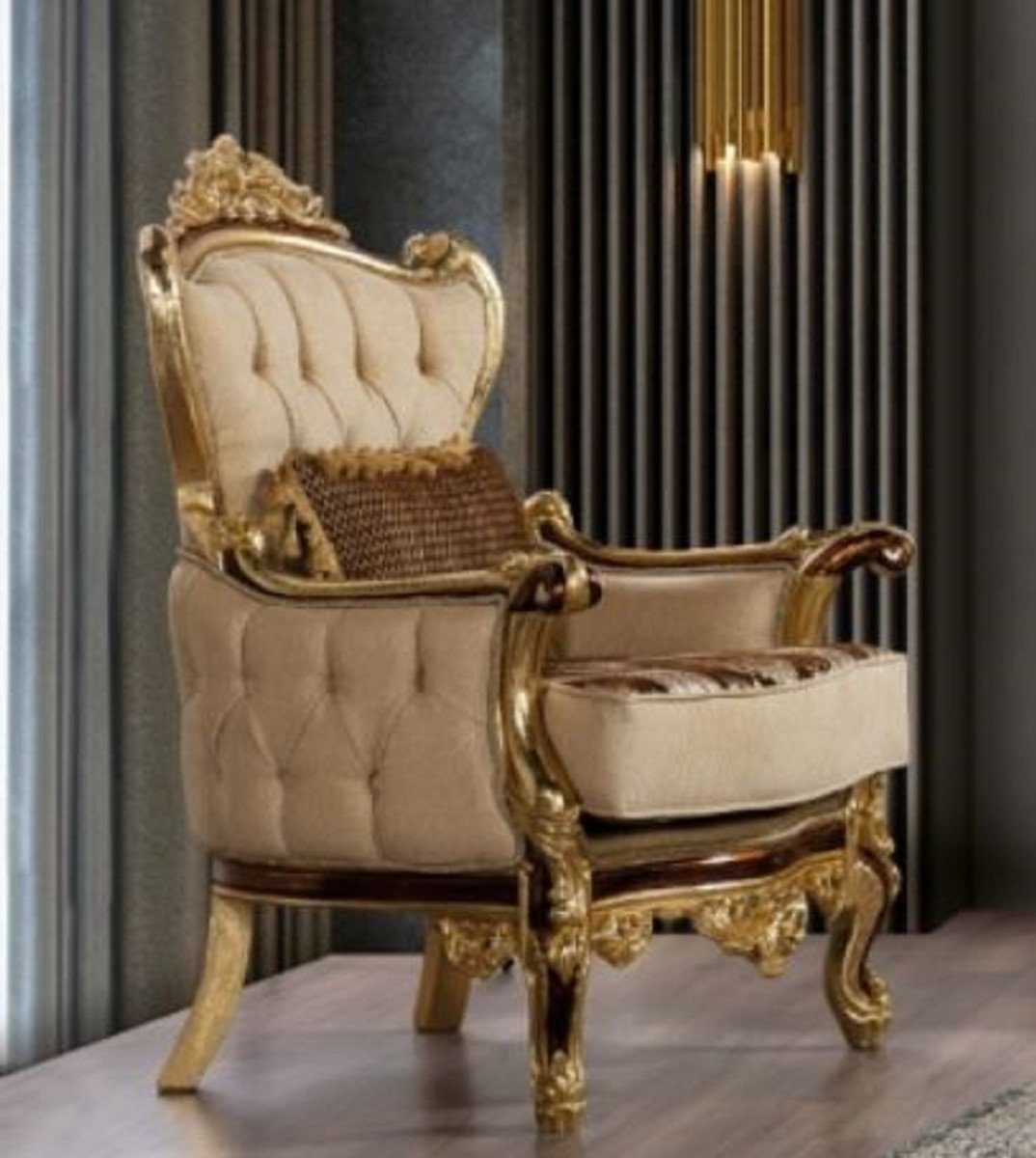 Casa Padrino Sessel Luxus Barock Sessel Beige / Braun / Gold - Prunkvoller Wohnzimmer Sessel mit Muster - Barock Wohnzimmer Möbel
