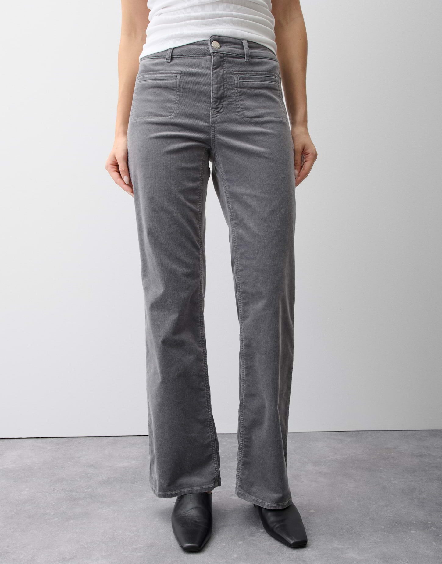 OPUS PANTS Bootcut-Jeans Melly fresh aus weichem Feincord Leicht ausgestelltes Bein mit samtiger Oberfläche und Ziertaschen