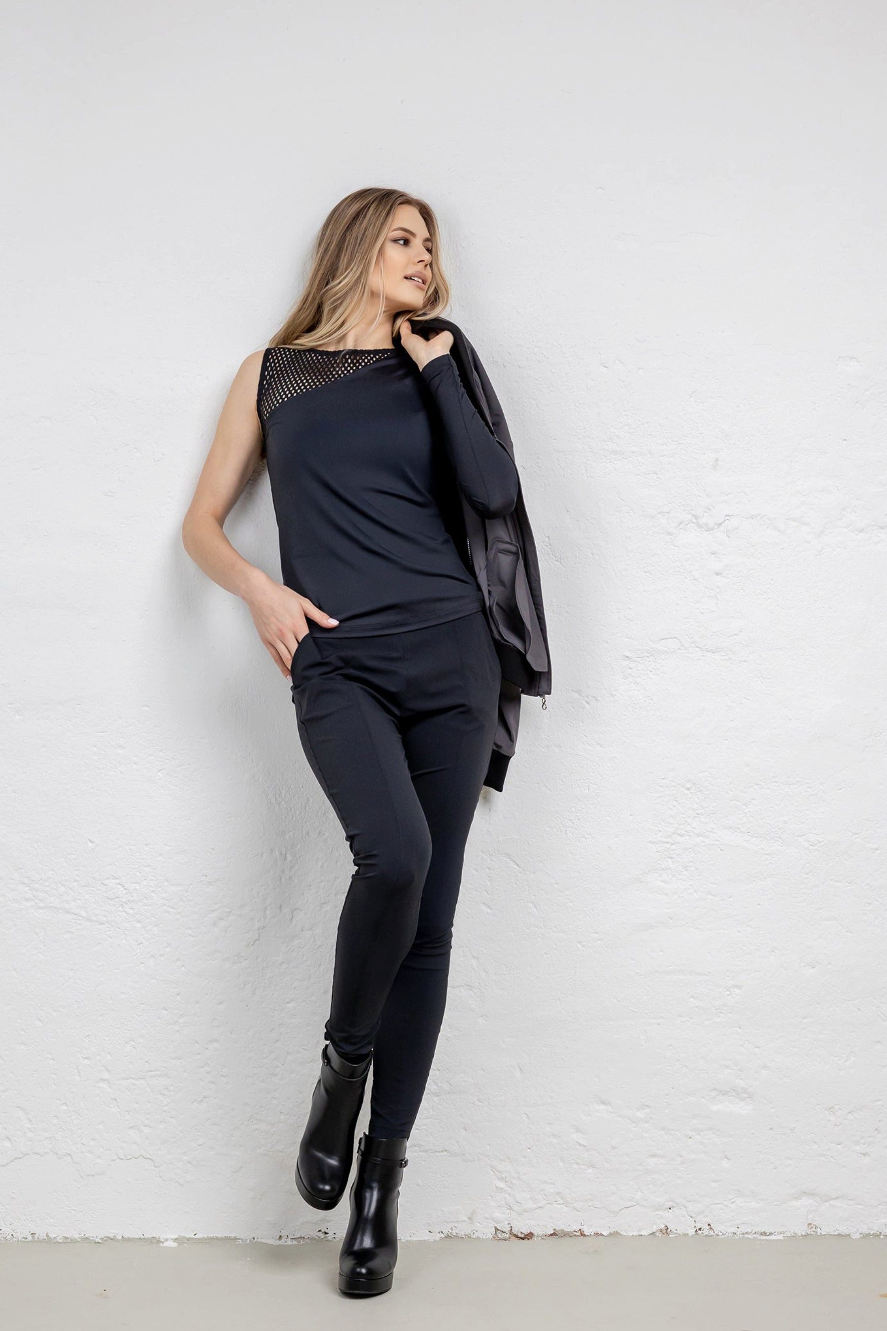 Travel 8 Hosenanzug Damen Figurbetonte Travel Hose Sand – Knitterarm & Formstabil