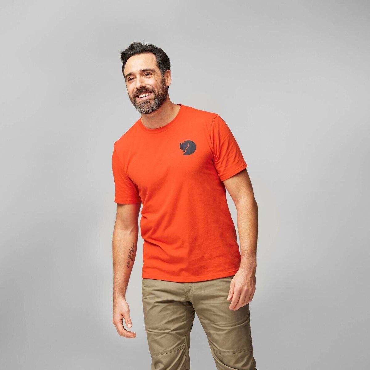 Fjällräven Kurzarmshirt Walk With Nature T-shirt M Angenehm leichtes und schnell trocknendes T-Shirt aus Bio-Baumwolle