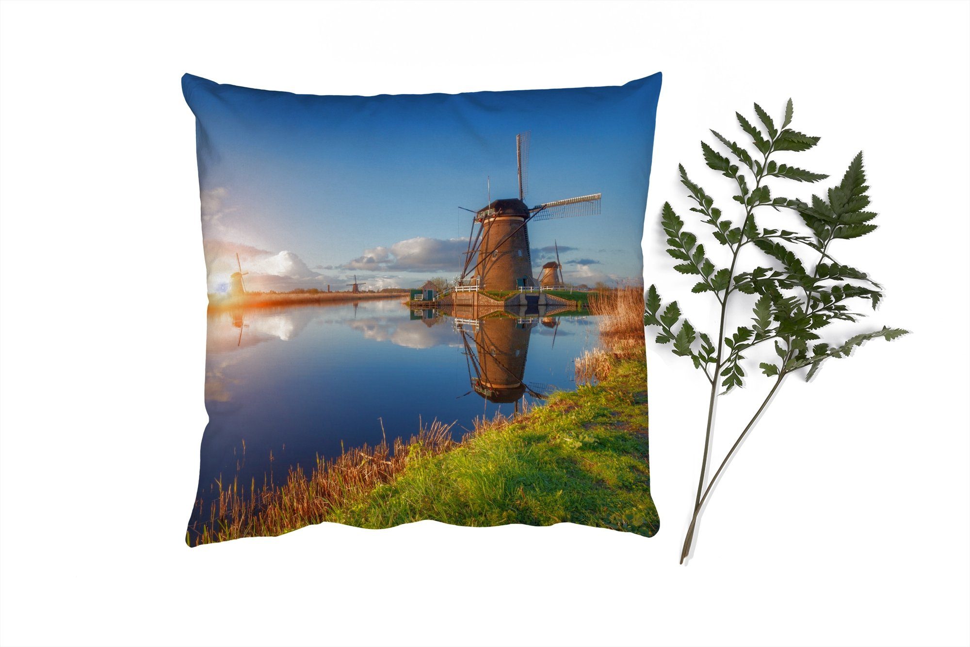 MuchoWow Dekokissen Windmühle - Wasser - Sonne, Zierkissen mit Füllung für Wohzimmer, Schlafzimmer, Deko, Sofakissen