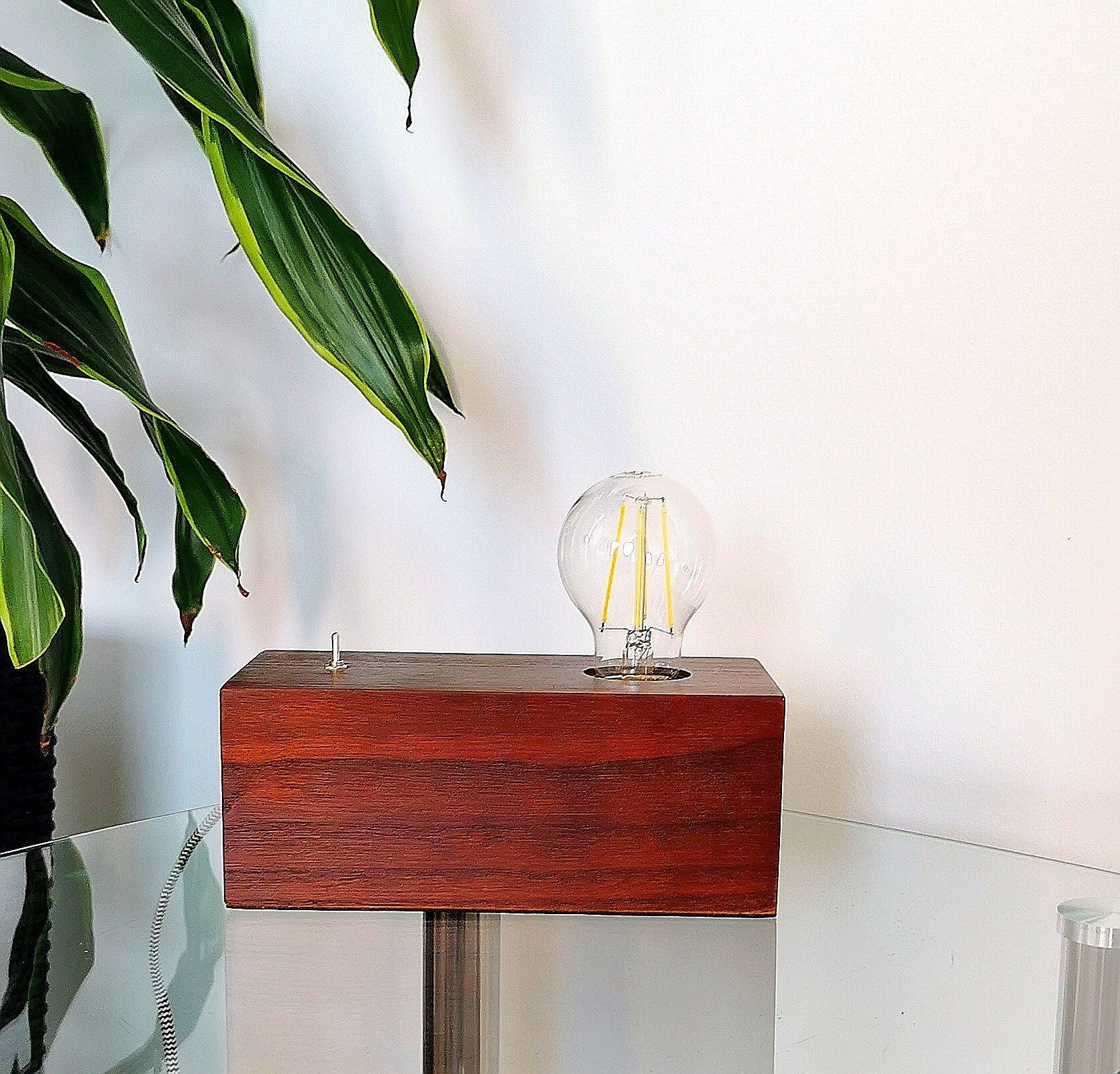 TRANGO LED Tischleuchte, 2020M-8W Tischleuchte *WOODY* Nachttischlampe Holz Mahagoni-Optik im Landhaus Look Retro modern 200x100x80mm mit Schalter inkl. 8 Watt LED Leuchtmittel E27 warmweiß 3000K, Schreibtischlampe industriell, Wohnzimmerlampe