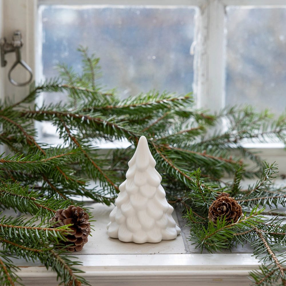 Storefactory Dekoobjekt Weihnachtsbaum Norrskog aus Keramik in weiß günstig online kaufen