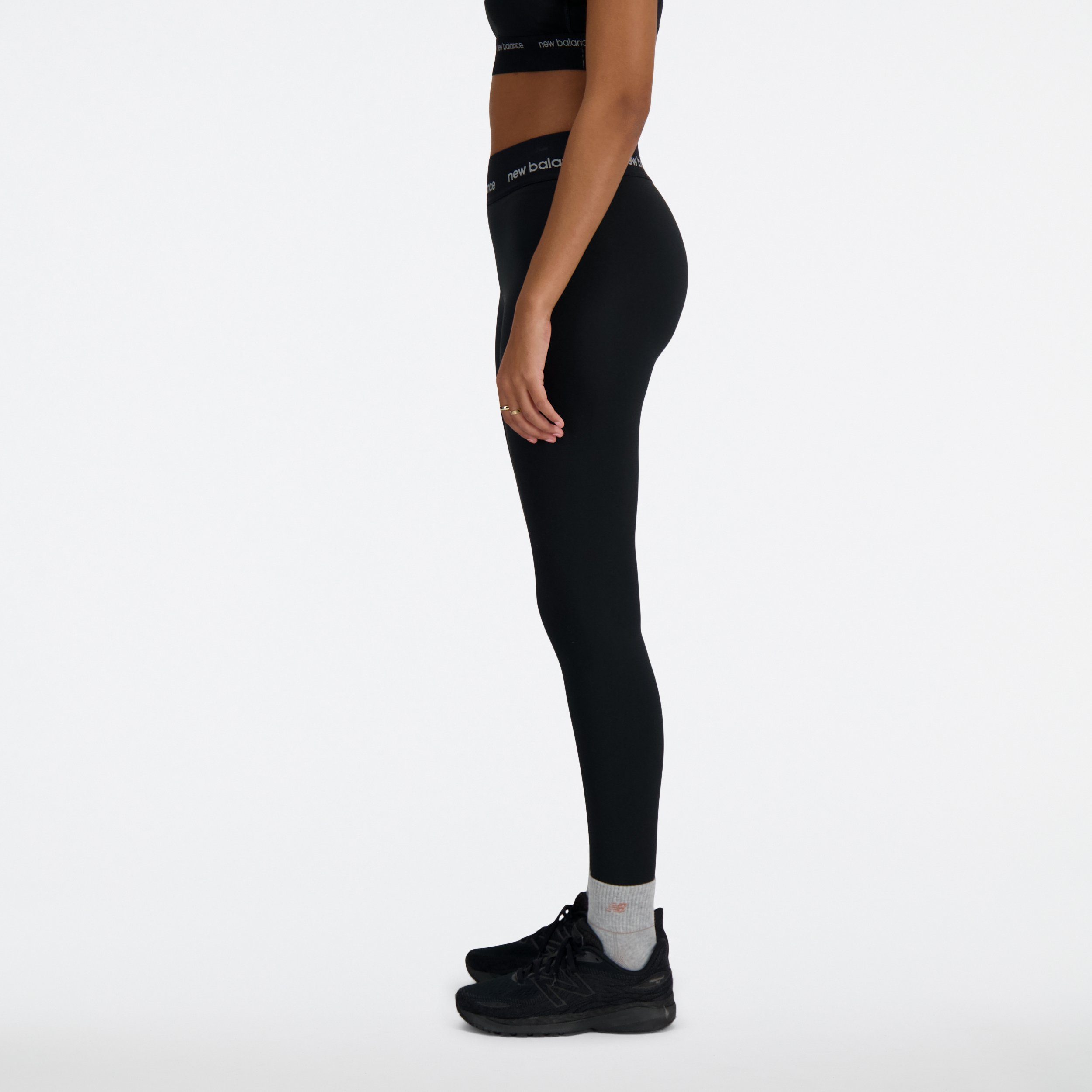 New Balance Trainingstights WOMENS TRAINING TIGHT sportlicher Stil, für Fitness und Sportmode, schwarze Grundfarbe