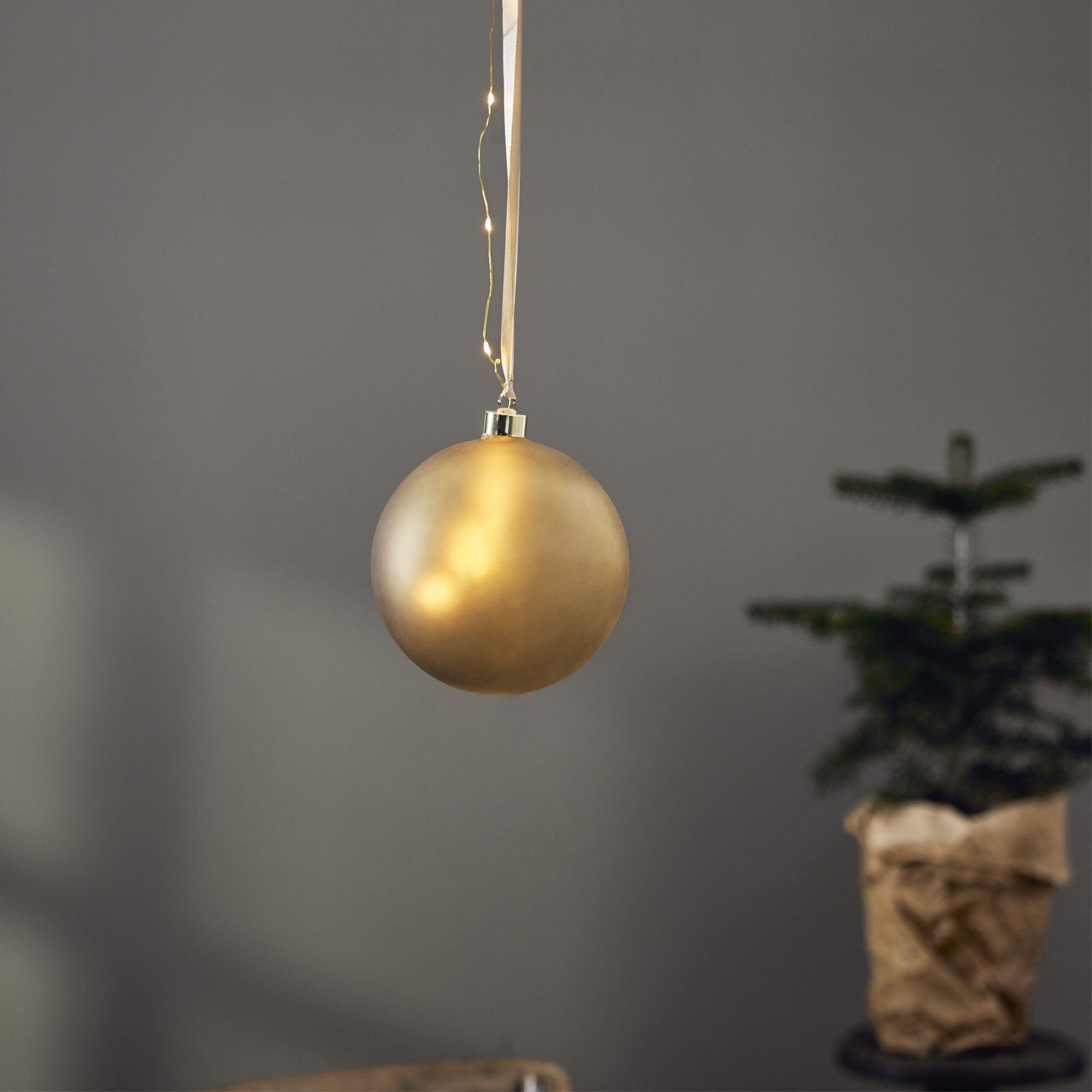 MARELIDA Weihnachtsbaumkugel LED Weihnachtskugel beleuchtete Christbaumkugel Glas Timer gold 15cm (1 St)