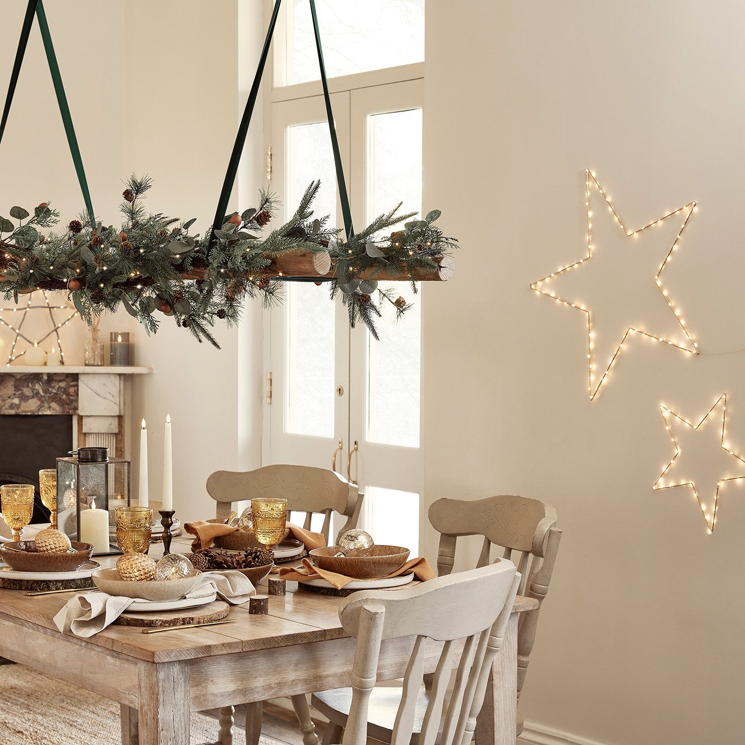 Lights4fun LED-Girlande 1,5m Eichel und Tannenzapfen Weihnachtsgirlande mit Beleuchtung